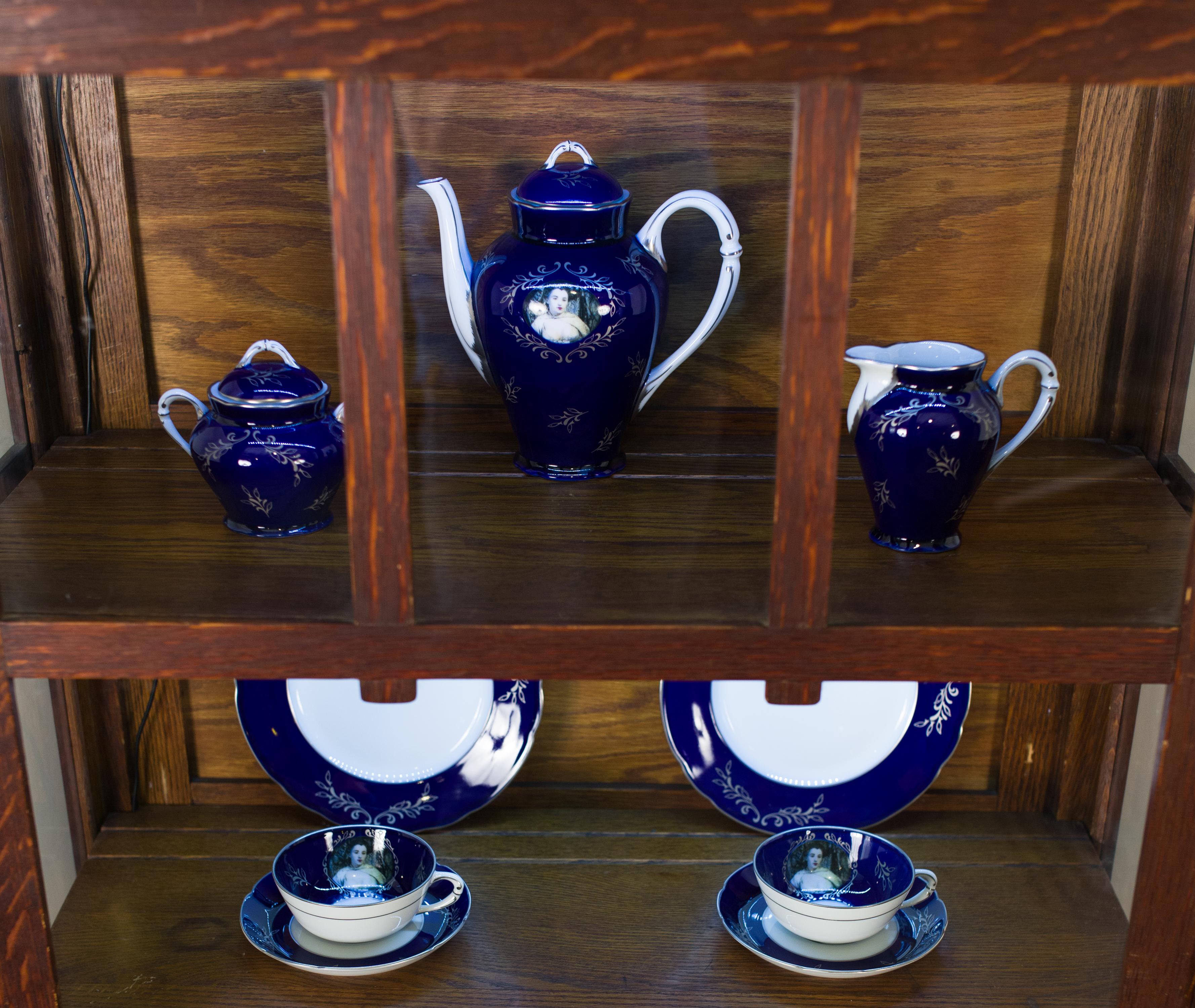 Madame de Pompadour (née Poisson) tea set For Sale 4