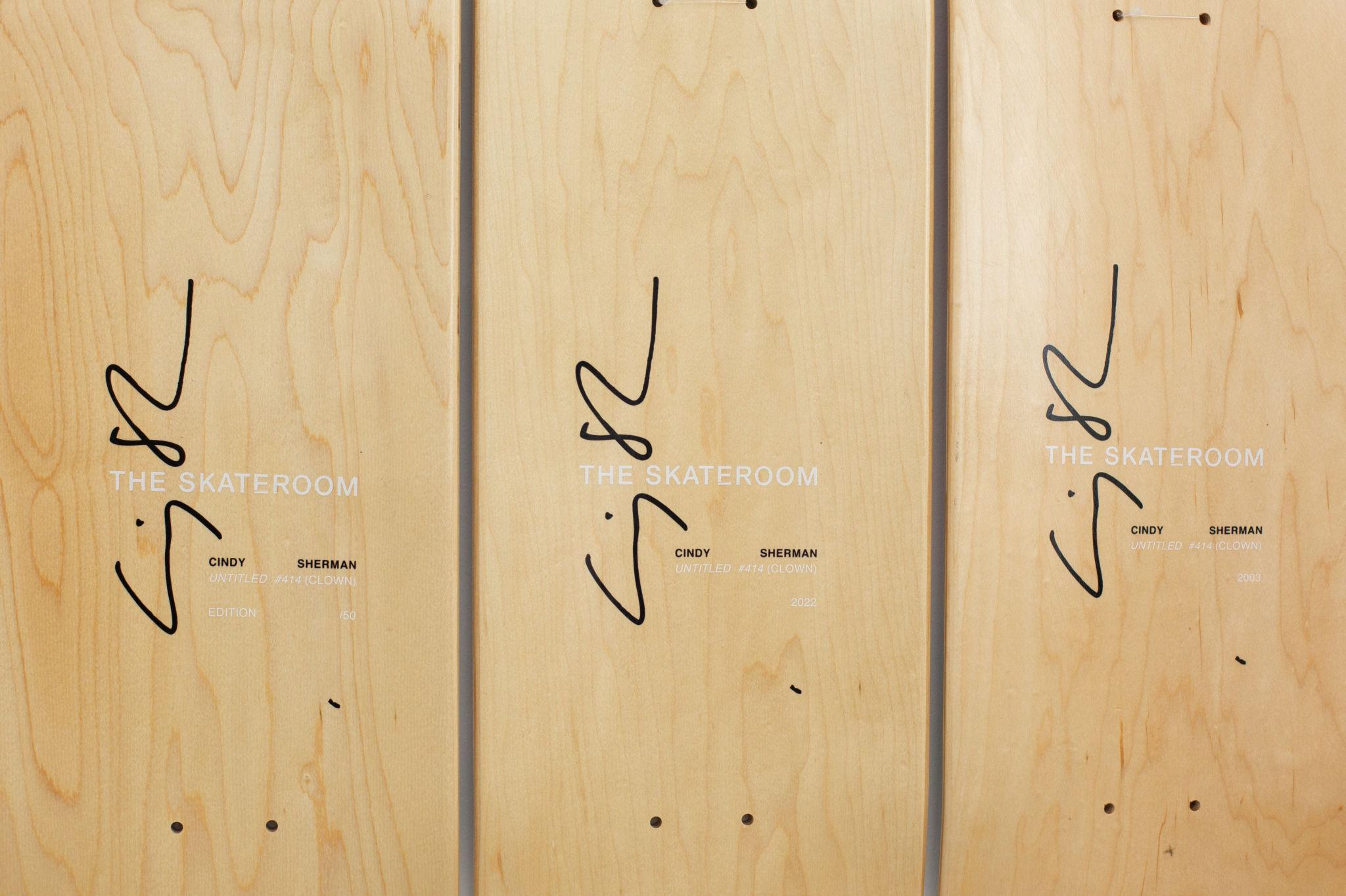 Cindy Sherman - UNTITLED #414 (CLOWNS. 2003) Photographie de patinage moderne en édition limitée en vente 1