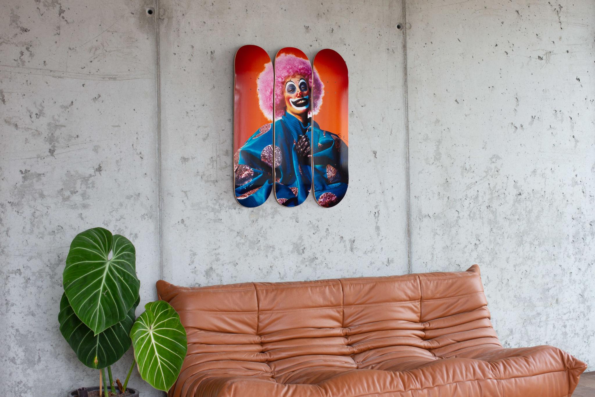 Cindy Sherman - UNTITLED #414 (CLOWNS. 2003) Photographie de patinage moderne en édition limitée en vente 2