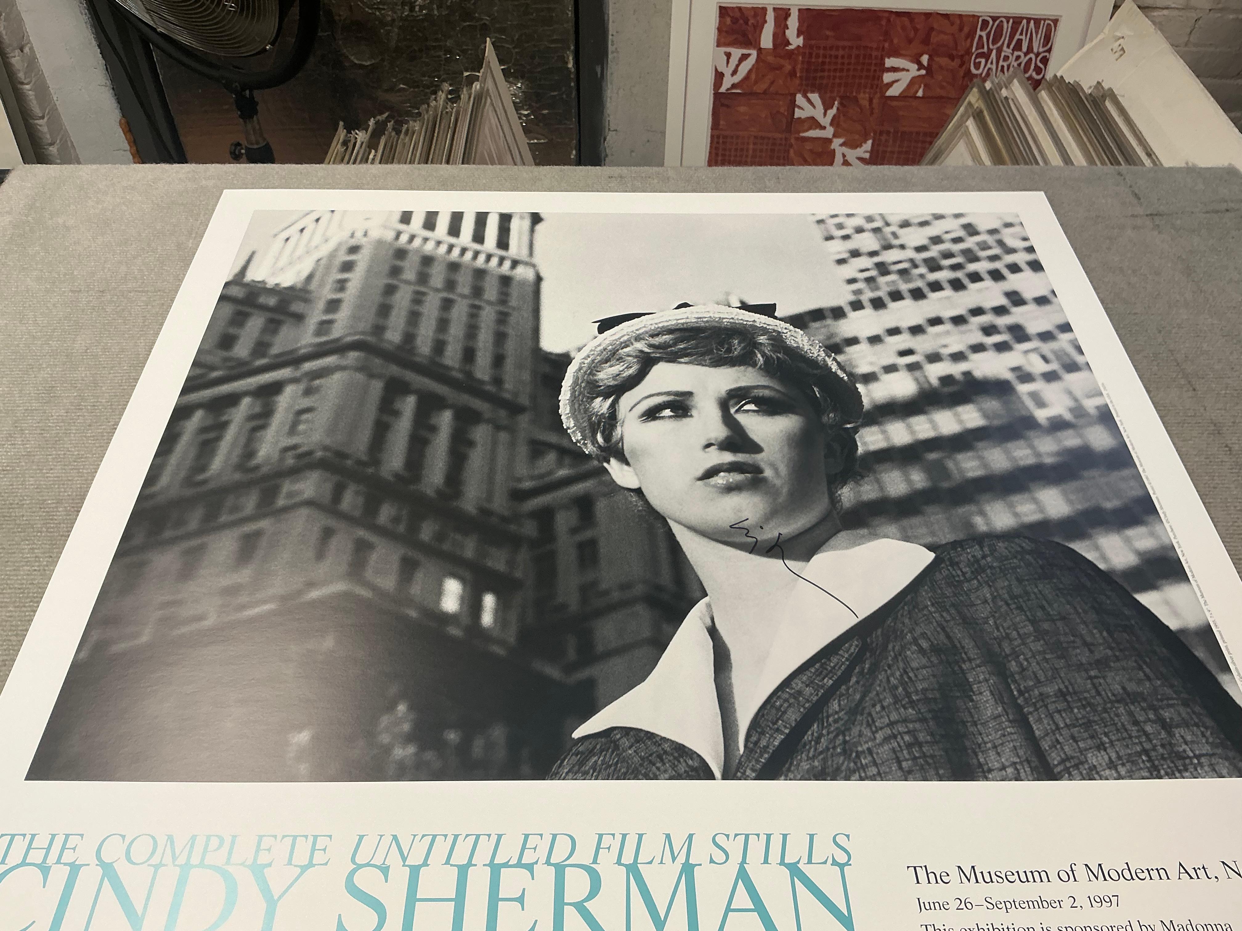 1997 Cindy Sherman 'Untitled Film Still #21' FIRMATO A MANO in vendita 4