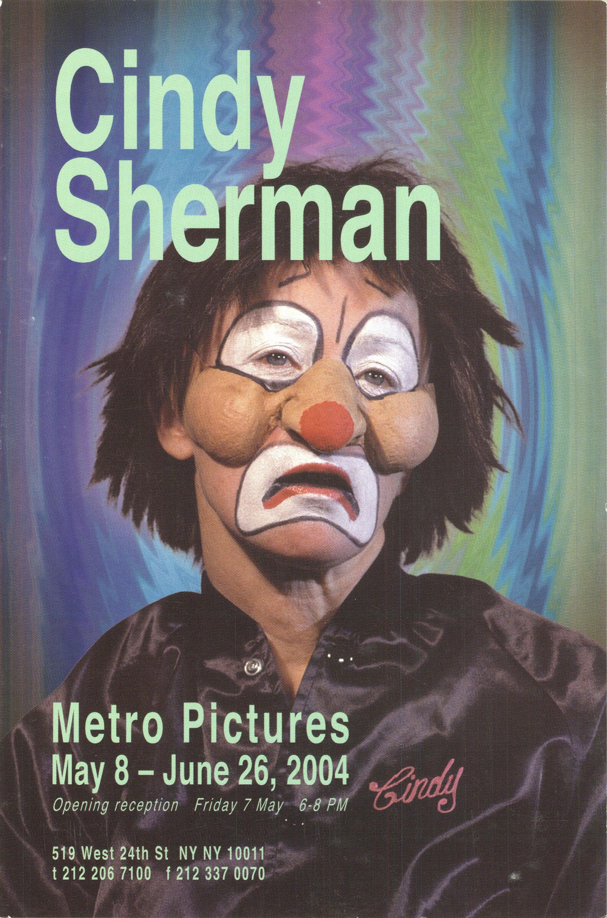 Original-Postkarte Ausstellungseinladung für Cindy Sherman bei Metro Pictures 8. Mai - 26. Juni 2004. 

Papierformat: 8,5 x 5,5 Zoll (21,59 x 13,97 cm)
Bildgröße: 8,5 x 5,5 Zoll (21,59 x 13,97 cm)
Gerahmt: Nein
Zustand: A-: Fast neuwertig, sehr