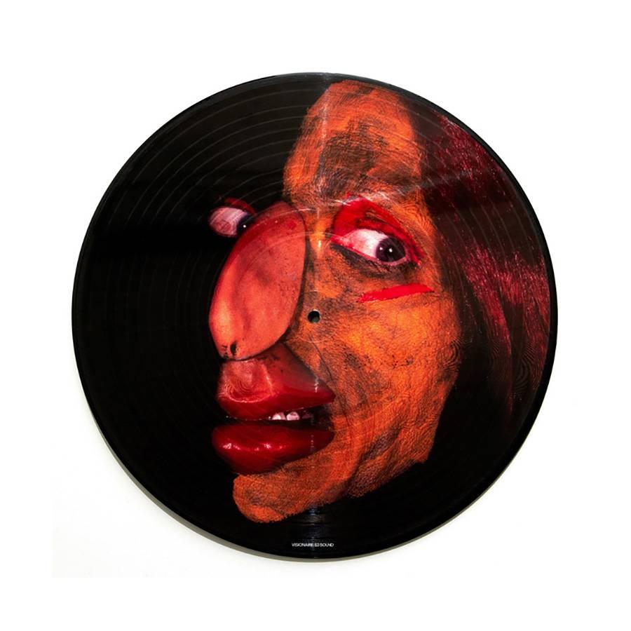 Cindy Sherman Vinyl Record Art 2007 :

Impression offset sur disque vinyle. 
12 x 12 pouces.
Excellent état.
Publié par Visionaire Fashion à partir d'une édition limitée à 5000 exemplaires. Non signée.
Ça a l'air fantastique encadré.

Cindy Sherman