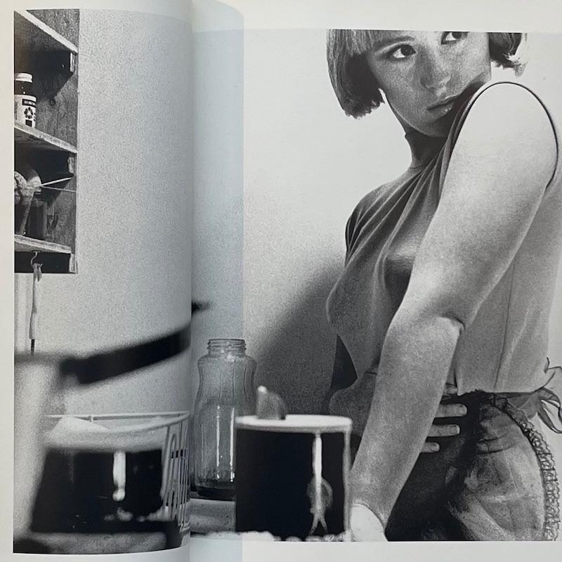 Stills sans titre du film - Cindy Sherman - 1ère édition, cape Johnathan, 1990 3