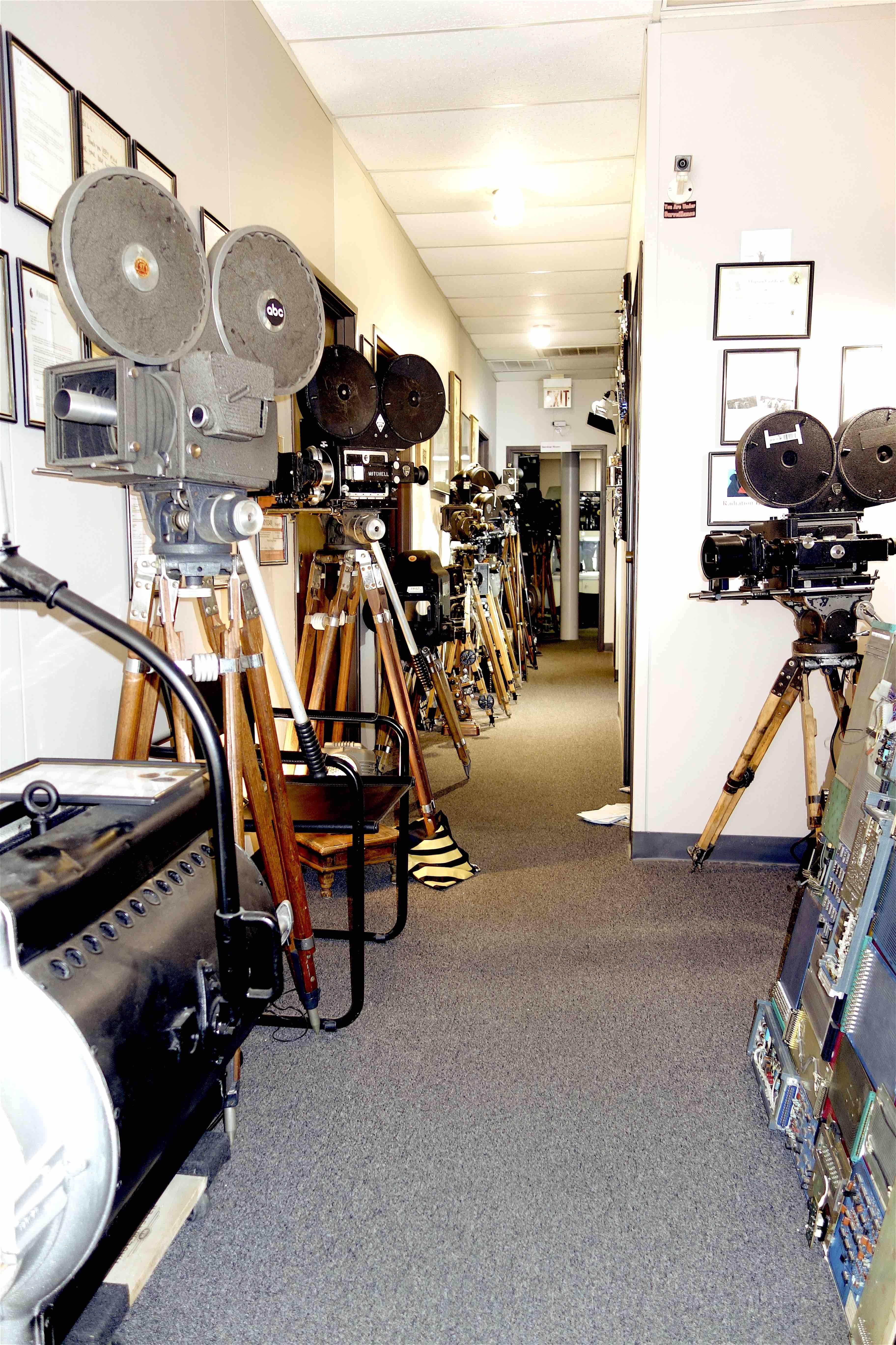 CineFlex 35mm Movie Camera WW-II Designed Combat Camera, Pristine Time Warp Unit For Sale 2