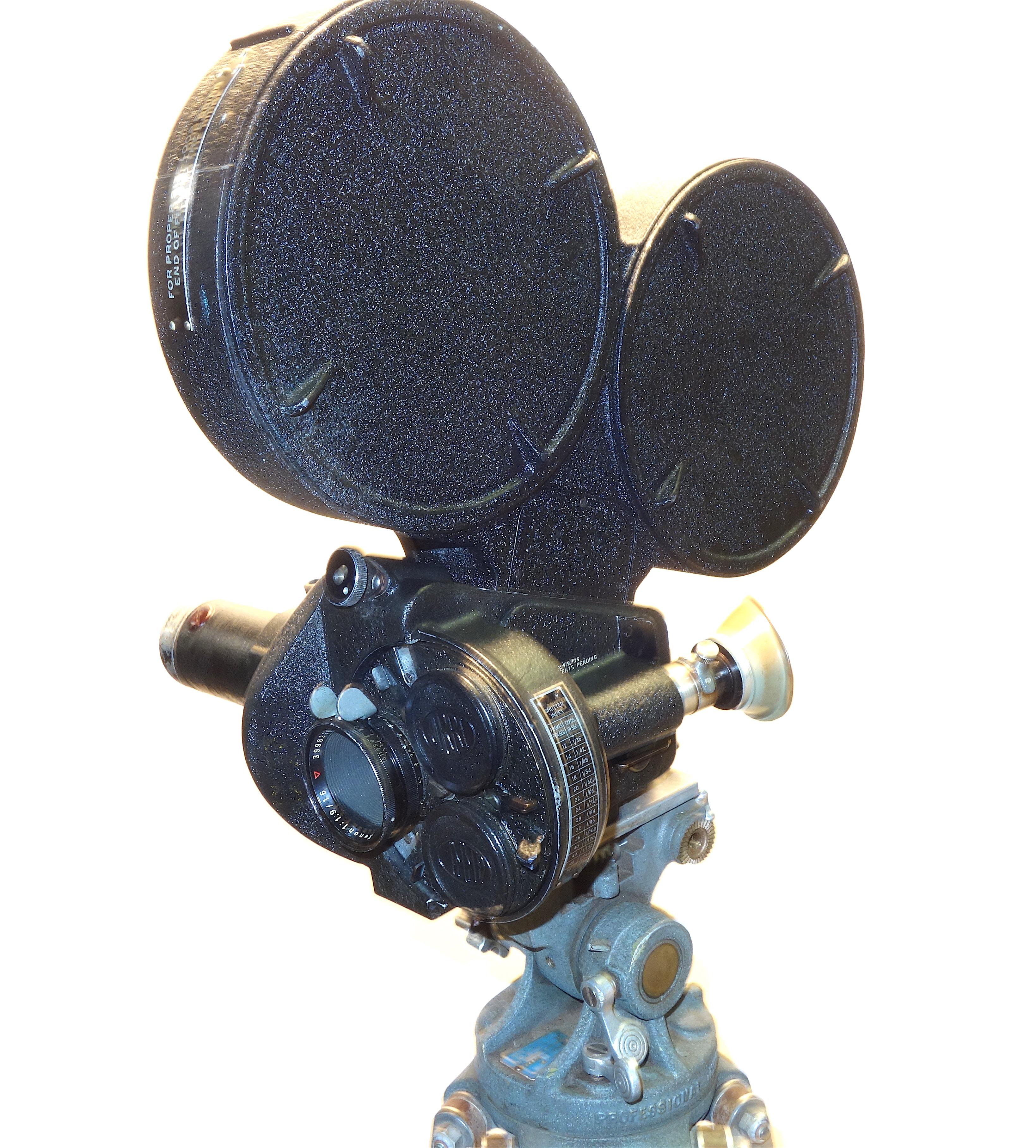 Offered for your demanding consideration is this CineFlex 35mm motion picture cinema combat camera. Designed and built in the USA as a clone-copy of the German made Arriflex camera, which our soldiers would not / could not use during WW-II. Built by