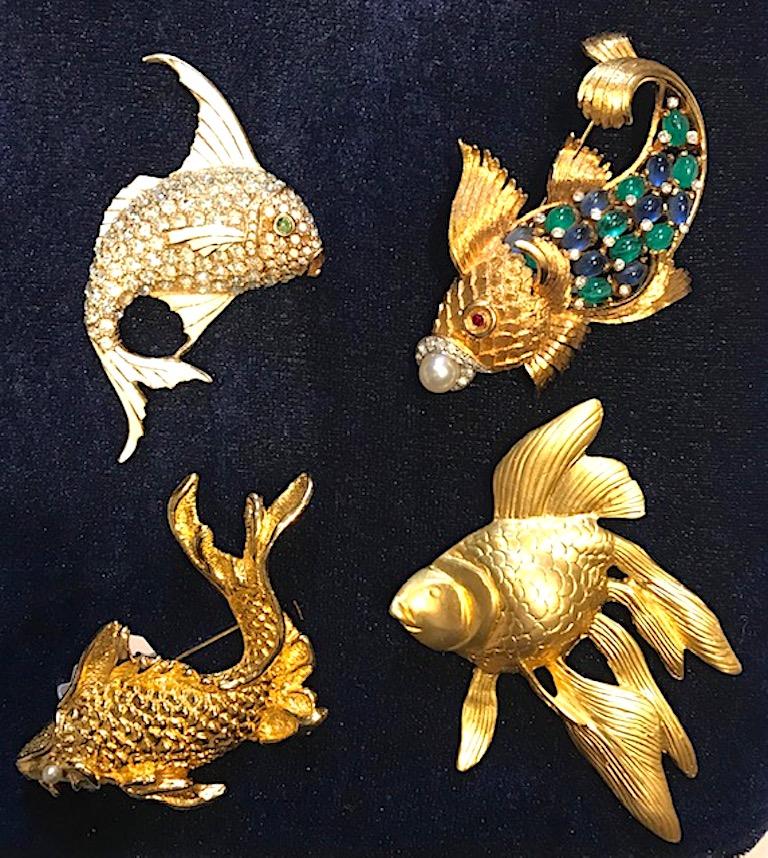 Ciner 1980s Enamel & Rhinestone Gold Fish Brooch 5