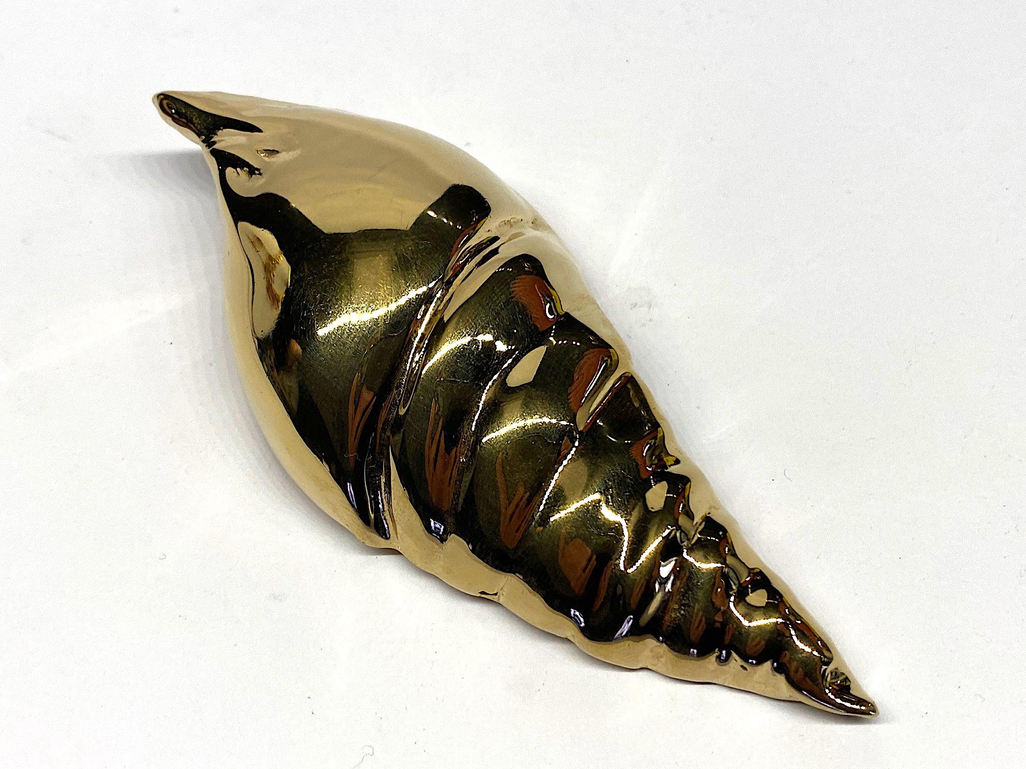 Ciner 1980s Large Cerith Sea Shell Brooch  For Sale 1