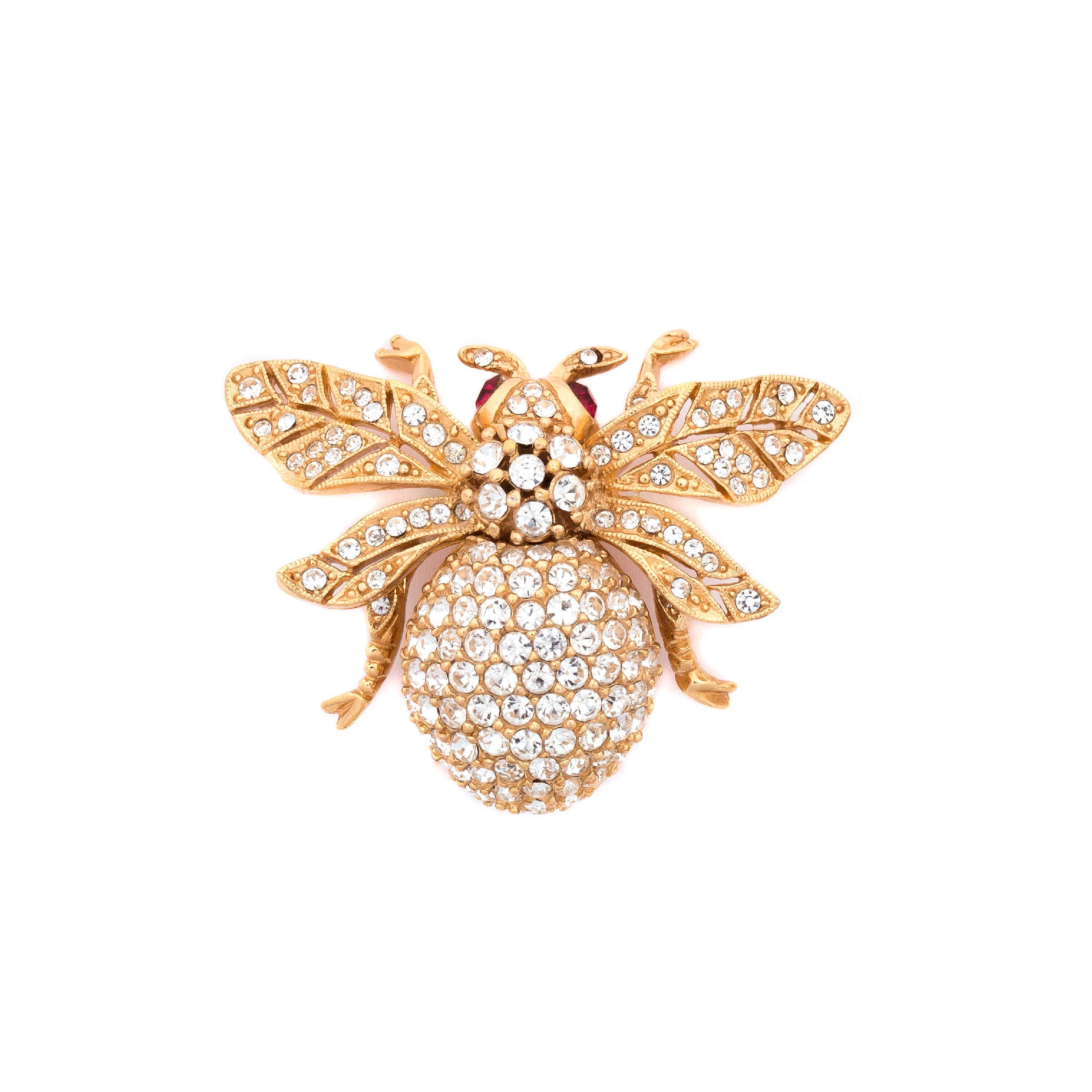 The Anniversary Bee was designed to celebrate CINER's 100th year of business and is the only CINER piece that has the year 1892 engraved in it. A must have for every CINER admirer, these earrings are classically chic while maintaining a modern look