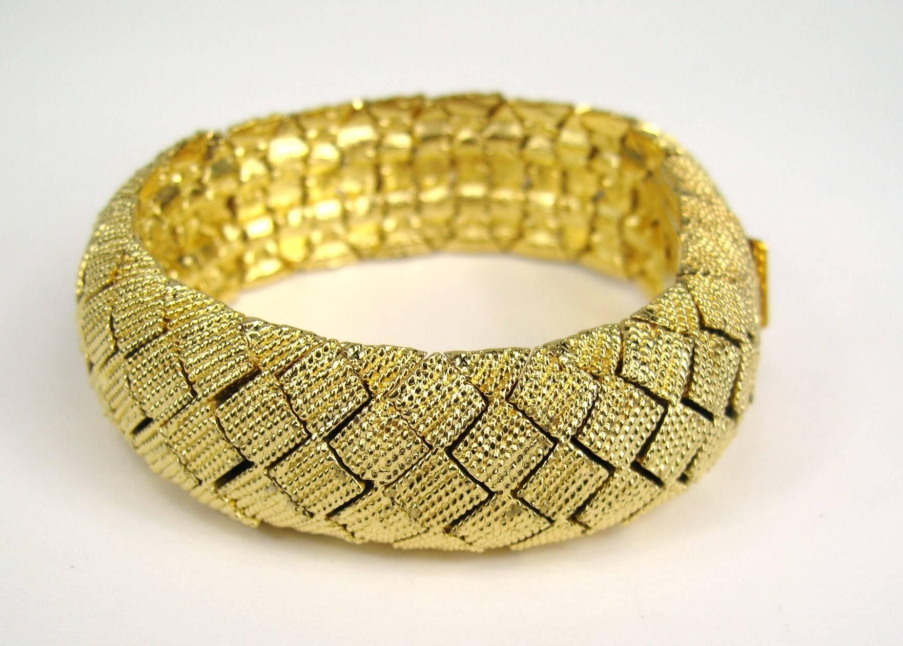 Ciner Basketweave Gold Gilt Bracelet, Never Worn 1990s In New Condition For Sale In Wallkill, NY