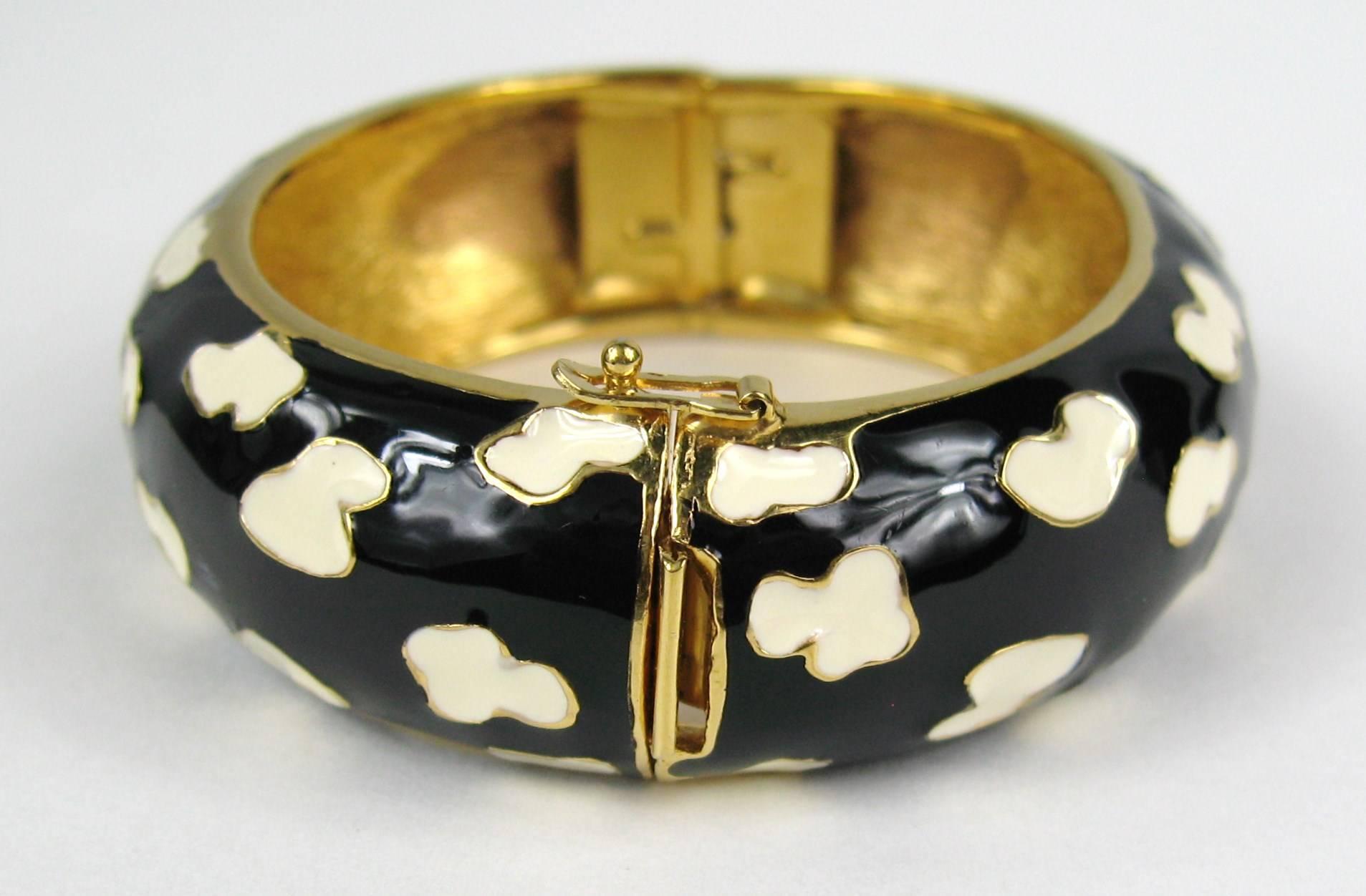  Ciner Black & White Enameled Bracelet, New never worn 1980s  In New Condition For Sale In Wallkill, NY