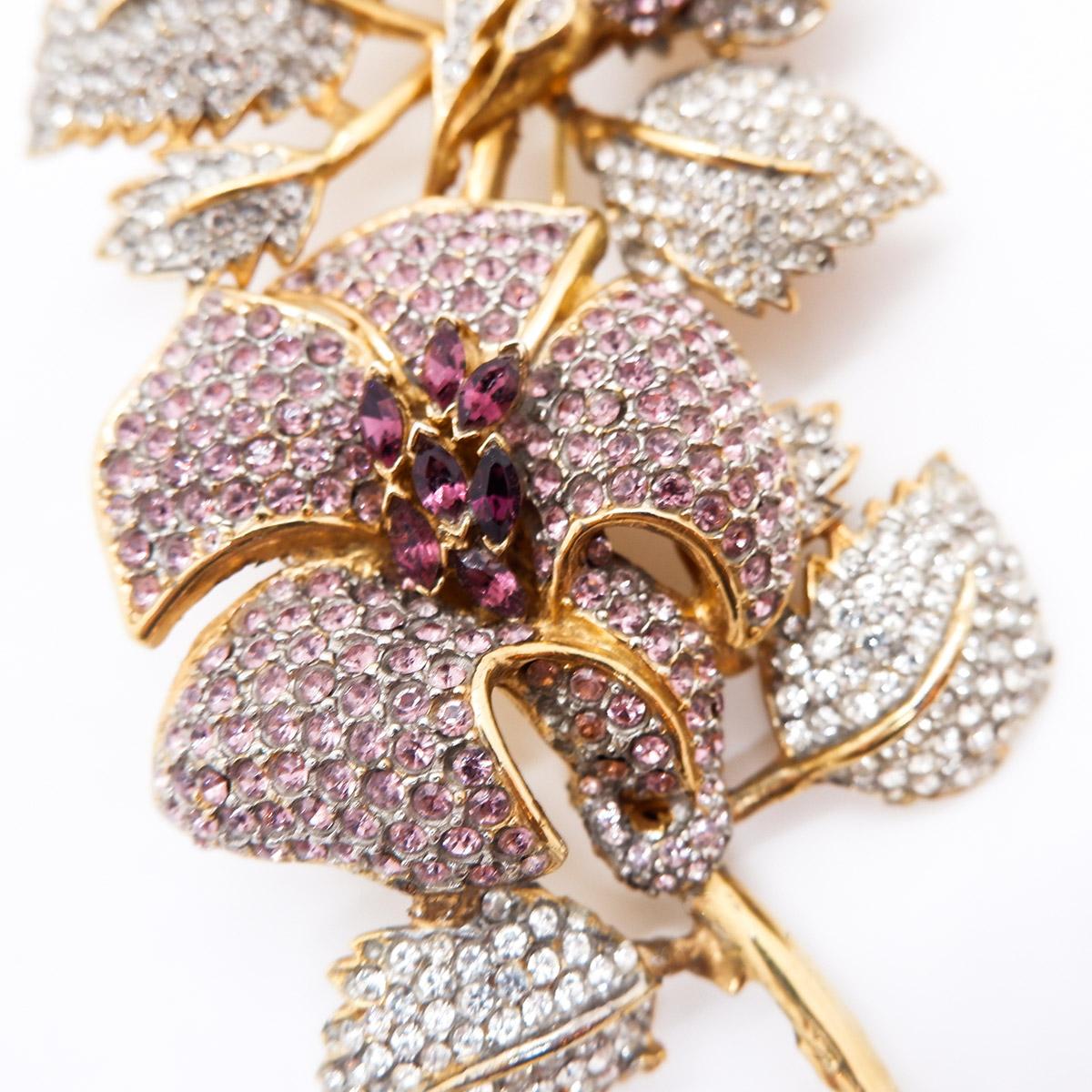 Contemporain CINER - Épinglette de branche florale en cristal et violet en vente