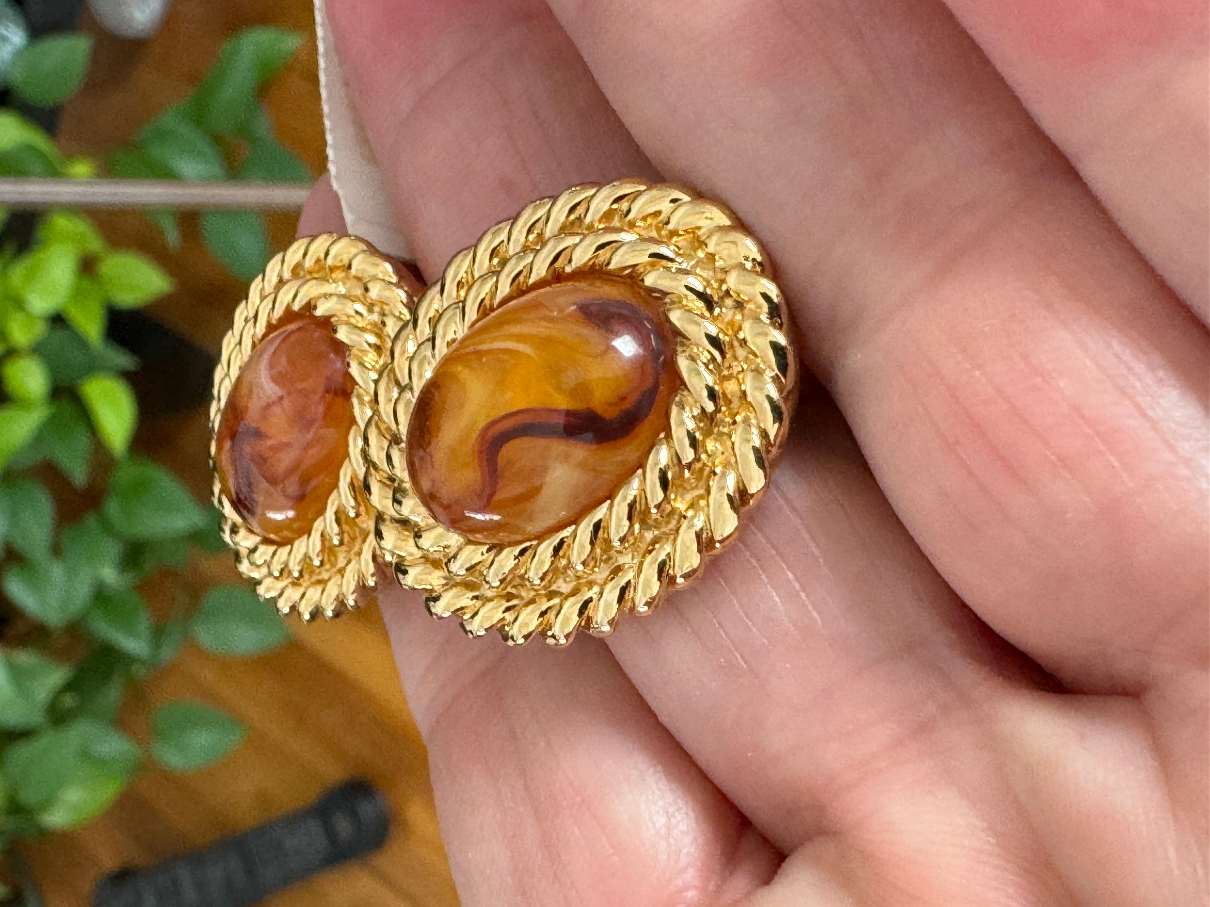 Ciner Pendientes de clip de imitación de ámbar Nuevos, nunca usados Años 80 en venta 7