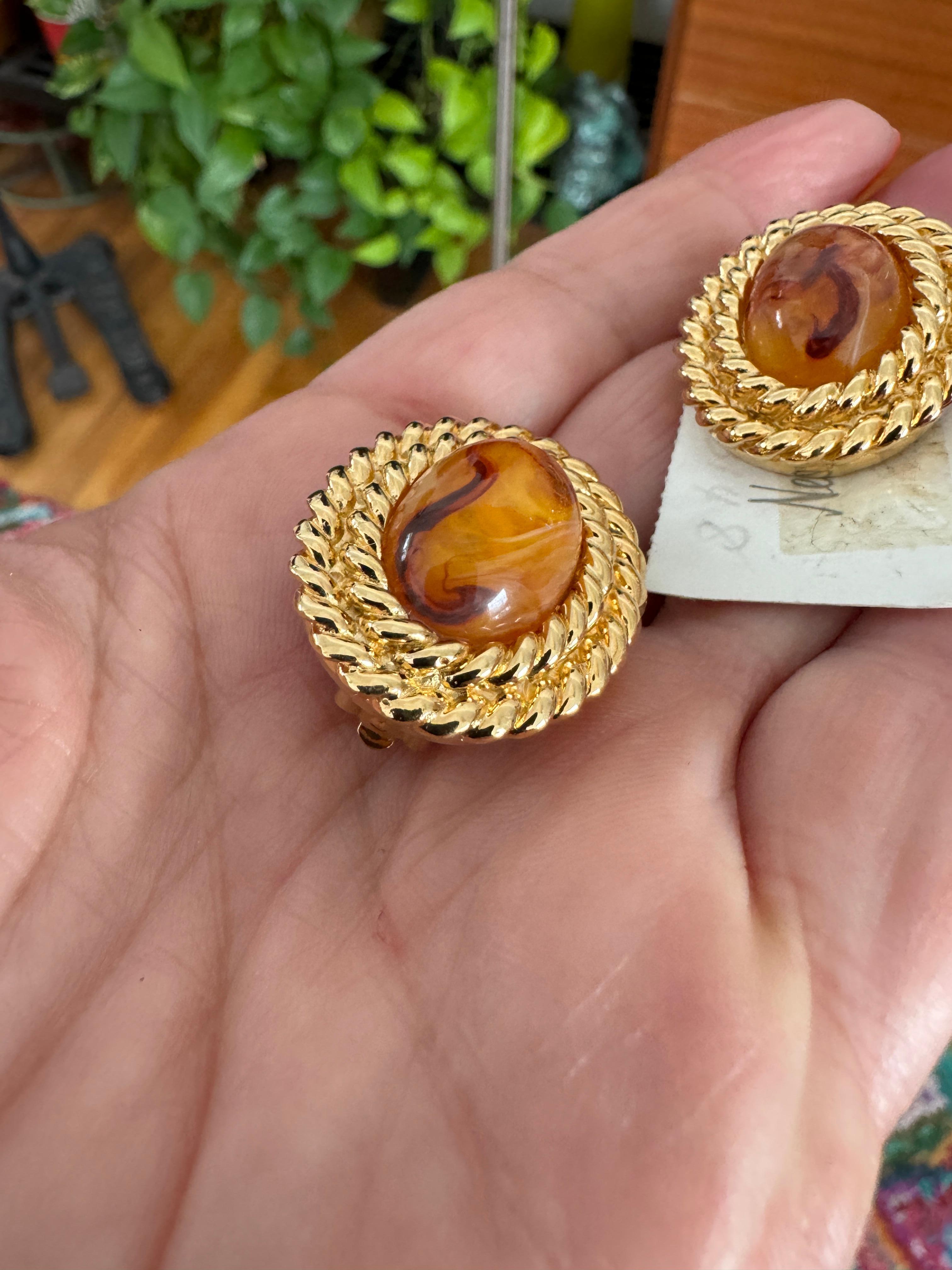 Ciner Pendientes de clip de imitación de ámbar Nuevos, nunca usados Años 80 en venta 4