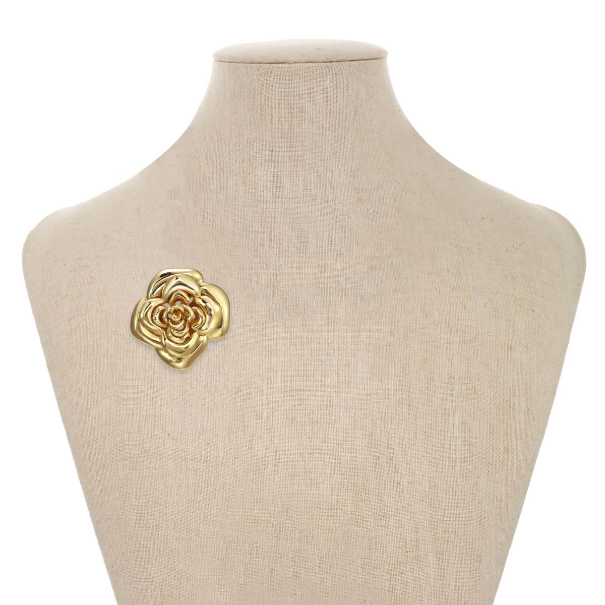 Bold and beautiful! This polished blooming rose pin will be stunning on your jacket as you transition from summer to fall! So chic, we are in love!
Materials:
Pewter
18K Gold Plating
Brass Pin and Catch
Dimensions: 
Length:2 1/2