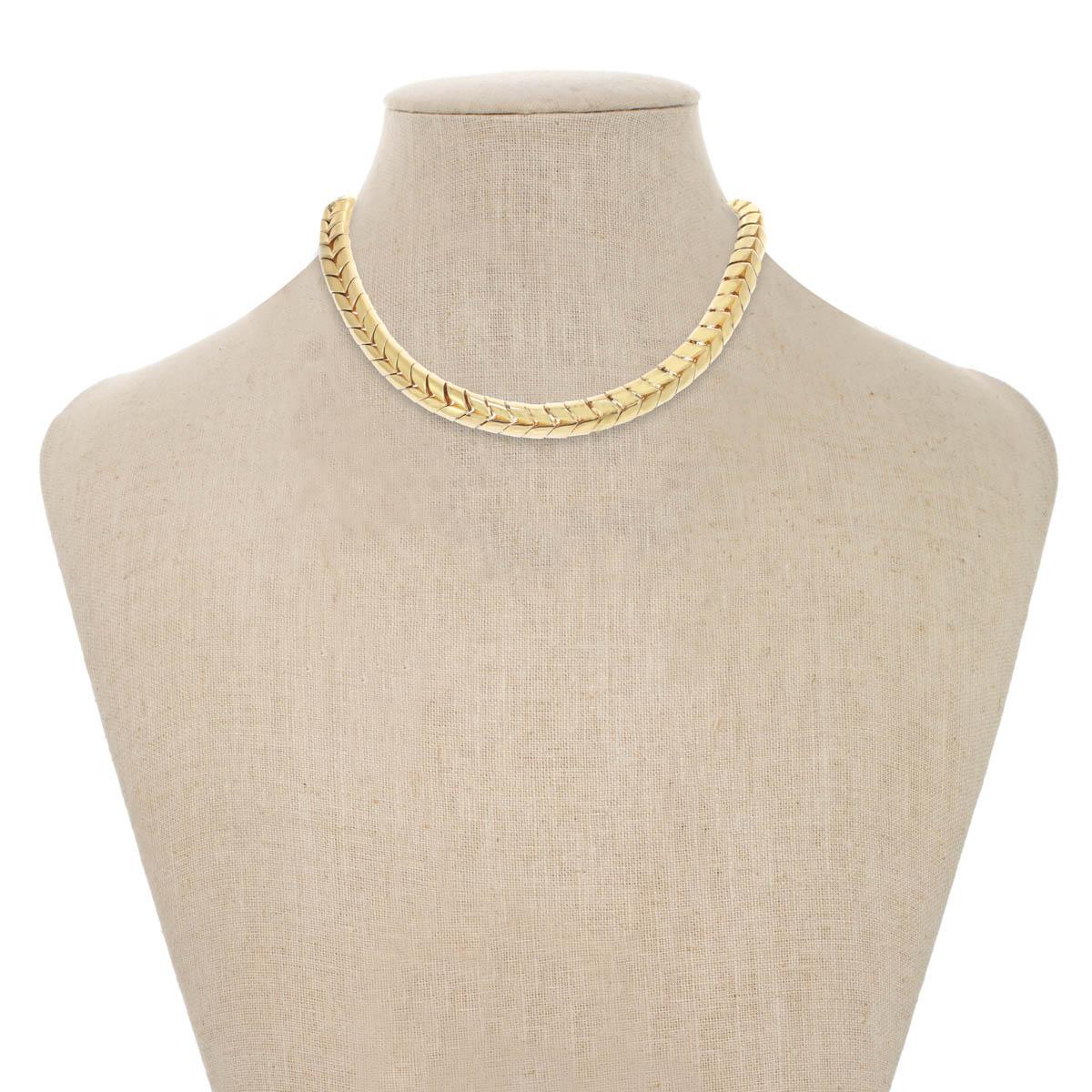 Bold and beautiful! Sophistication at its finest, this gold necklace will be your  go to for seasons to come! 
Materials
Pewter
18K Gold Plating
Box and Tongue Clasp 
Dimensions 
16