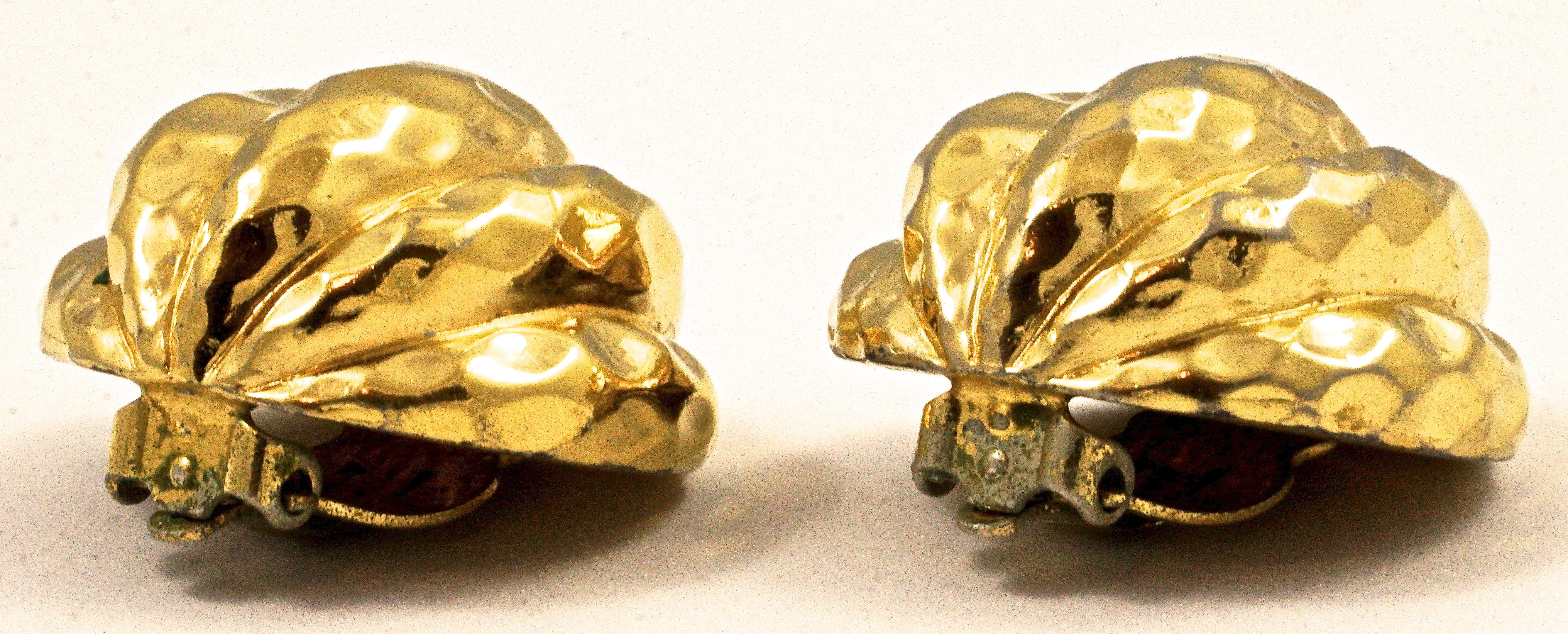 Ciner Gold Plated Domed Clip On Earrings with a Ridged and Patterned Design In Good Condition For Sale In London, GB