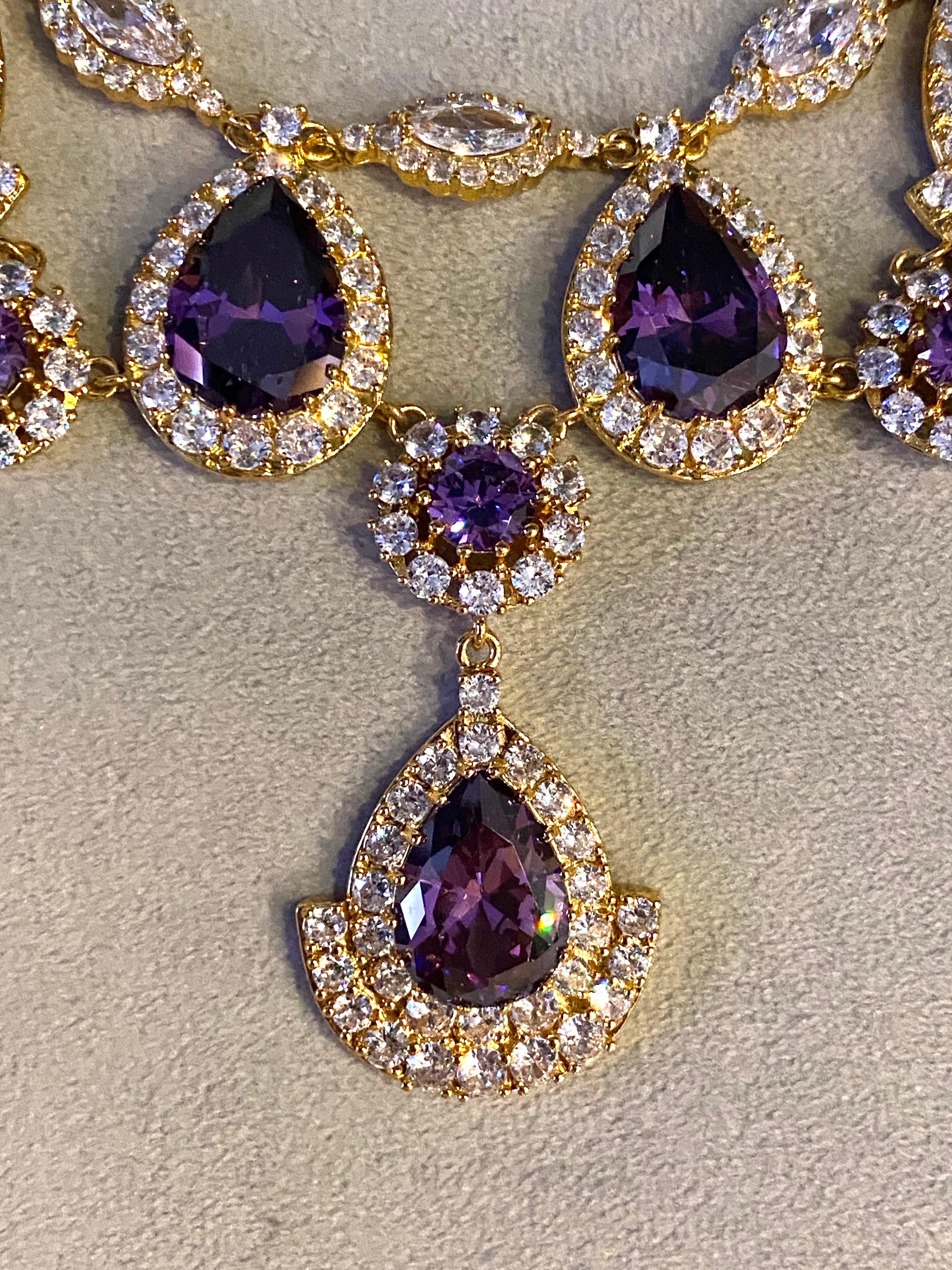 Collier et boucles d'oreilles Ciner en or, poire mauve et cristal, années 1980 en vente 4