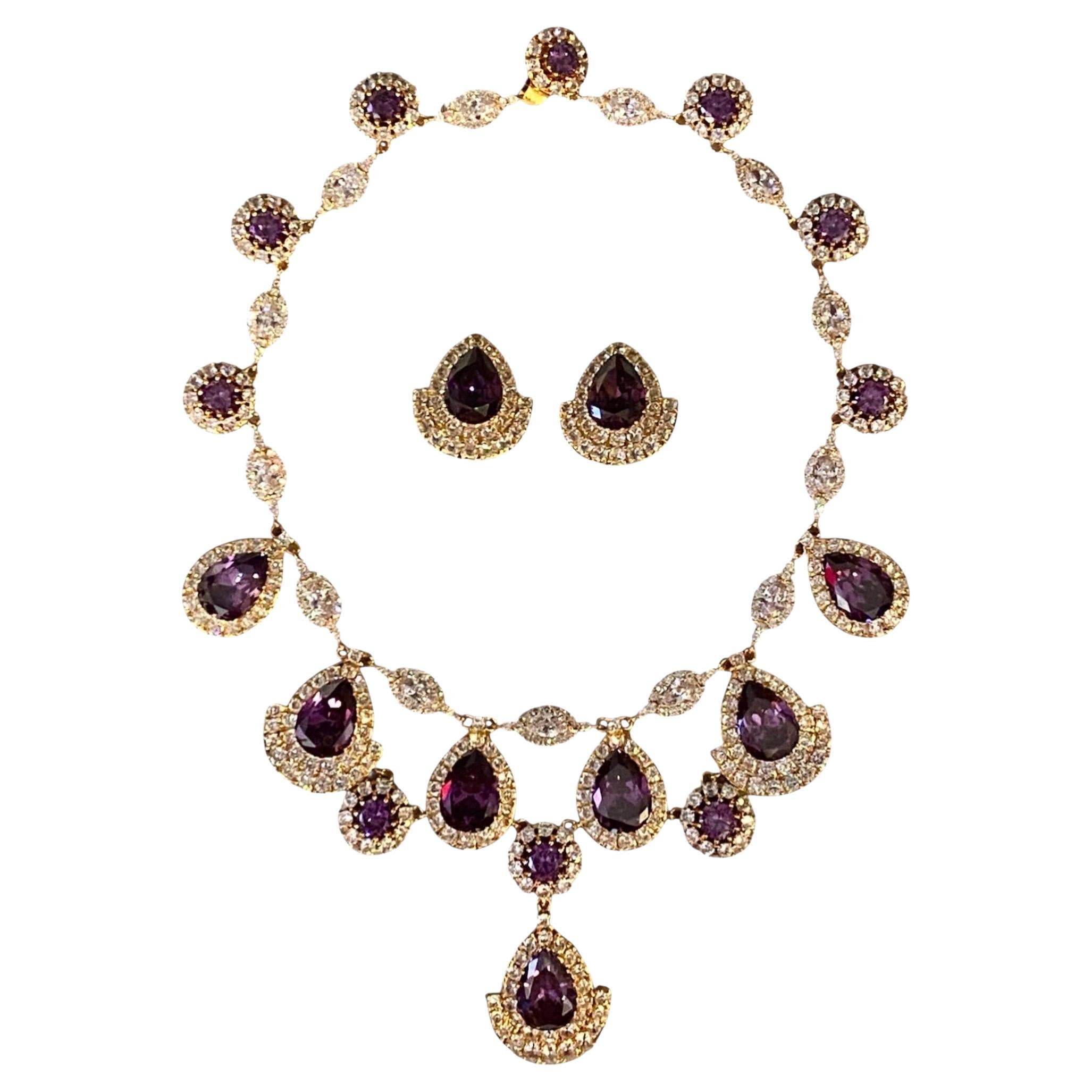 Collier et boucles d'oreilles Ciner en or, poire mauve et cristal, années 1980 en vente