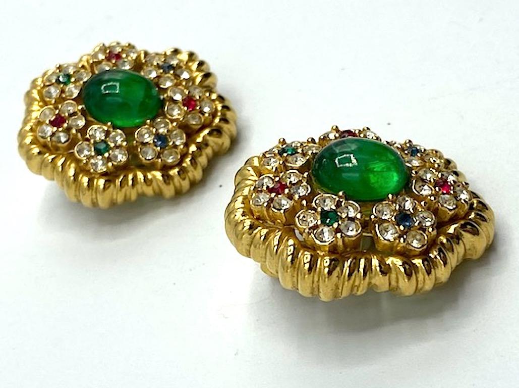 Ciner Mughal Style Gold Button Earrings with Green Cabochon & Rhinestones In Excellent Condition In New York, NY