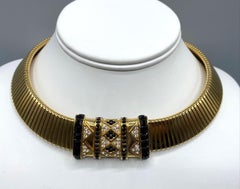 Ciner of New York Catena Omega larga in oro con ornamento geometrico centrale