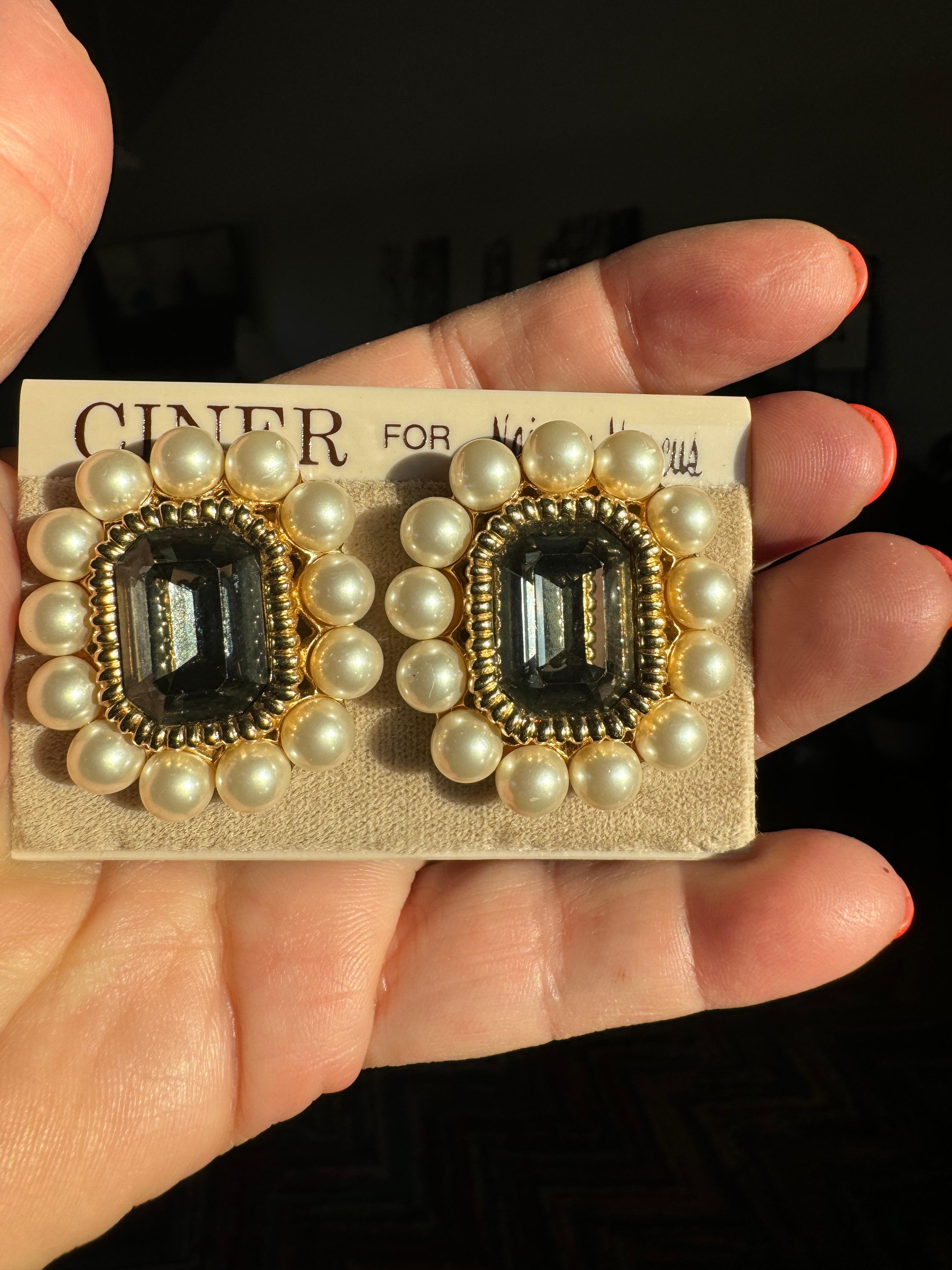 Ciner Perlen-Ohrringe Gold vergoldet swarovski neu, nie getragen 1980er Jahre im Angebot 4