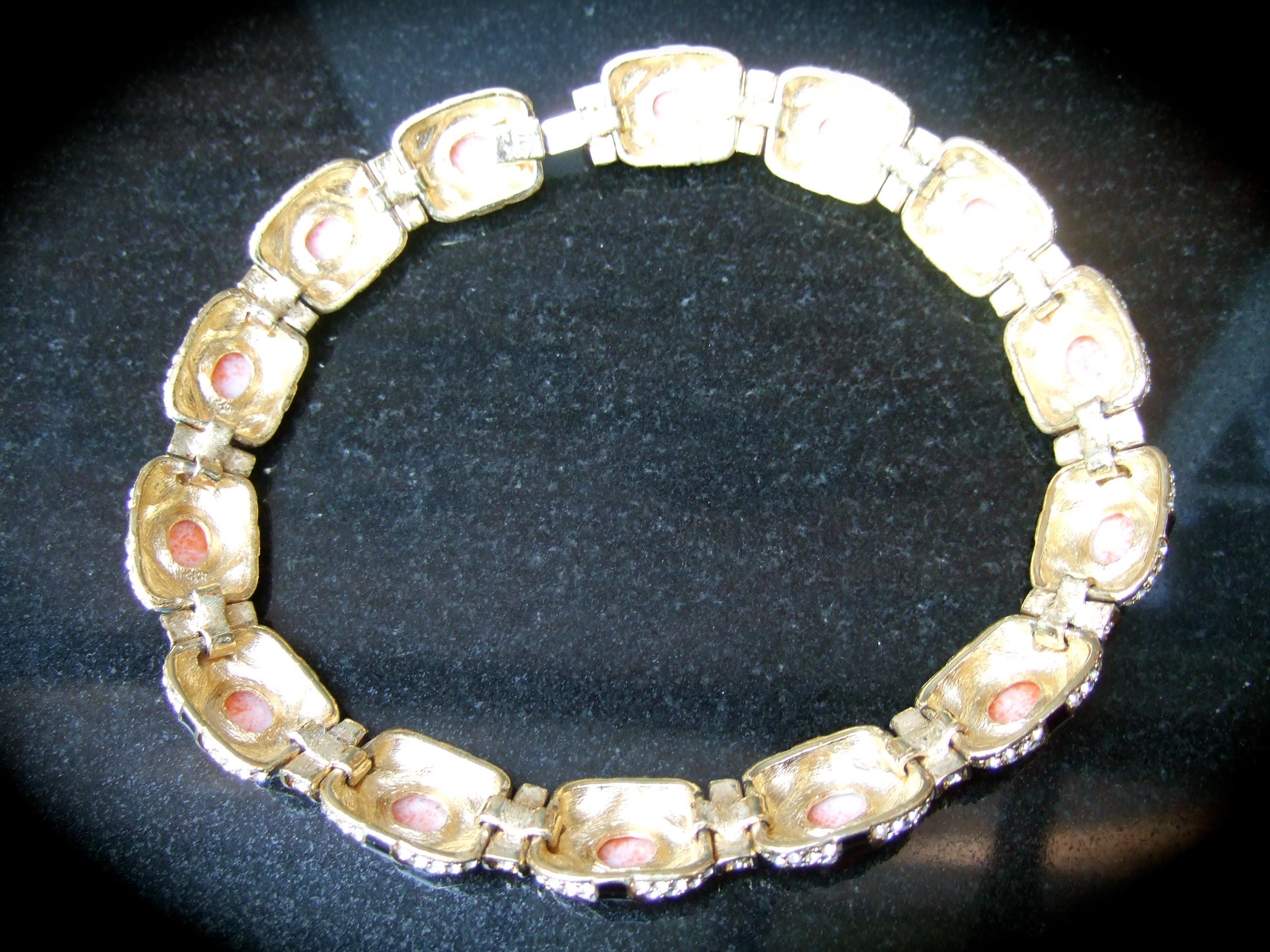 Ciner Harz Kunstkoralle Kristall Emaille Choker & Clip auf Ohrringe ca. 1980er Jahre im Angebot 6