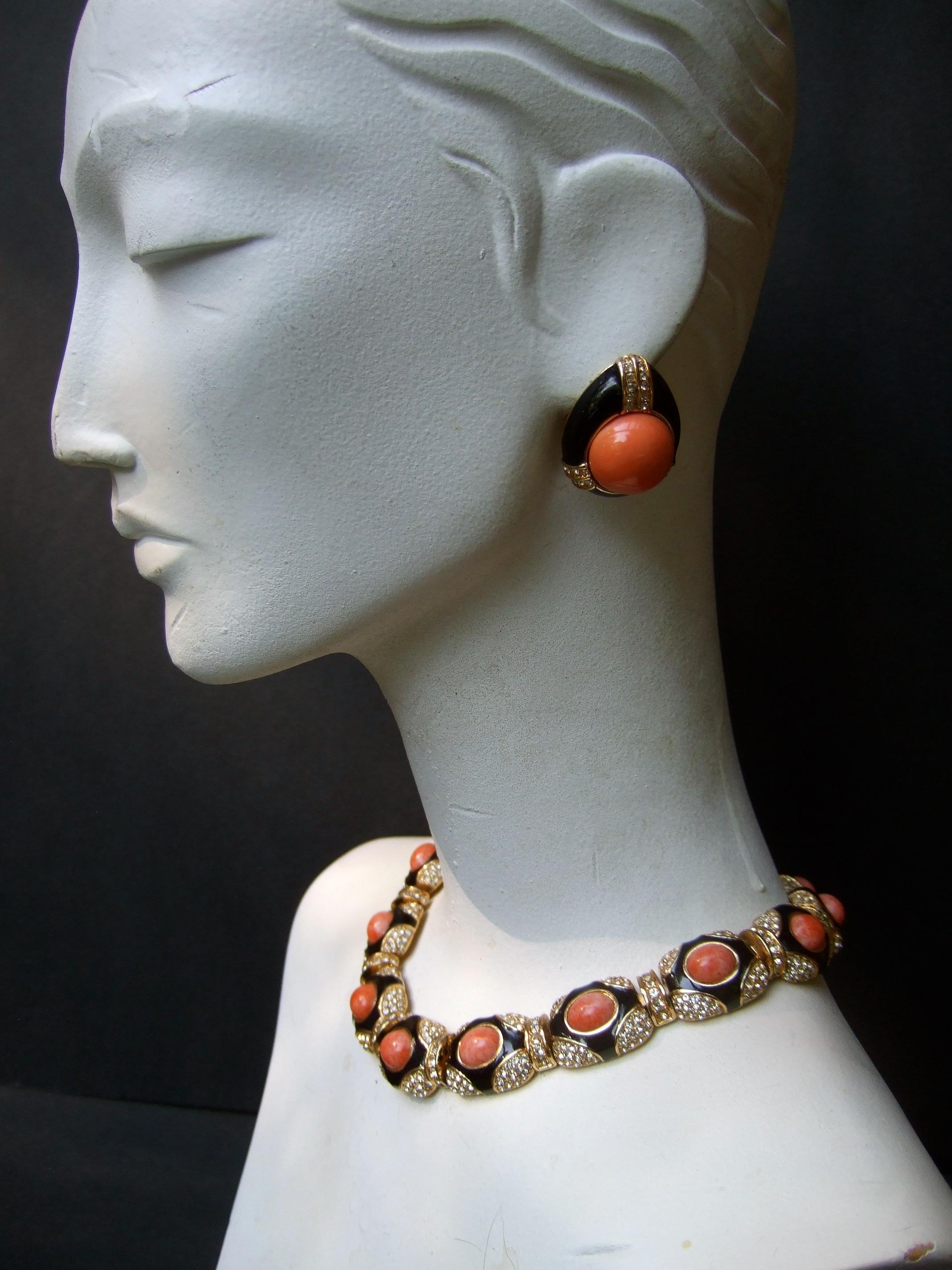 Ciner Harz Kunstkoralle Kristall Emaille Choker & Clip auf Ohrringe ca. 1980er Jahre im Zustand „Gut“ im Angebot in University City, MO
