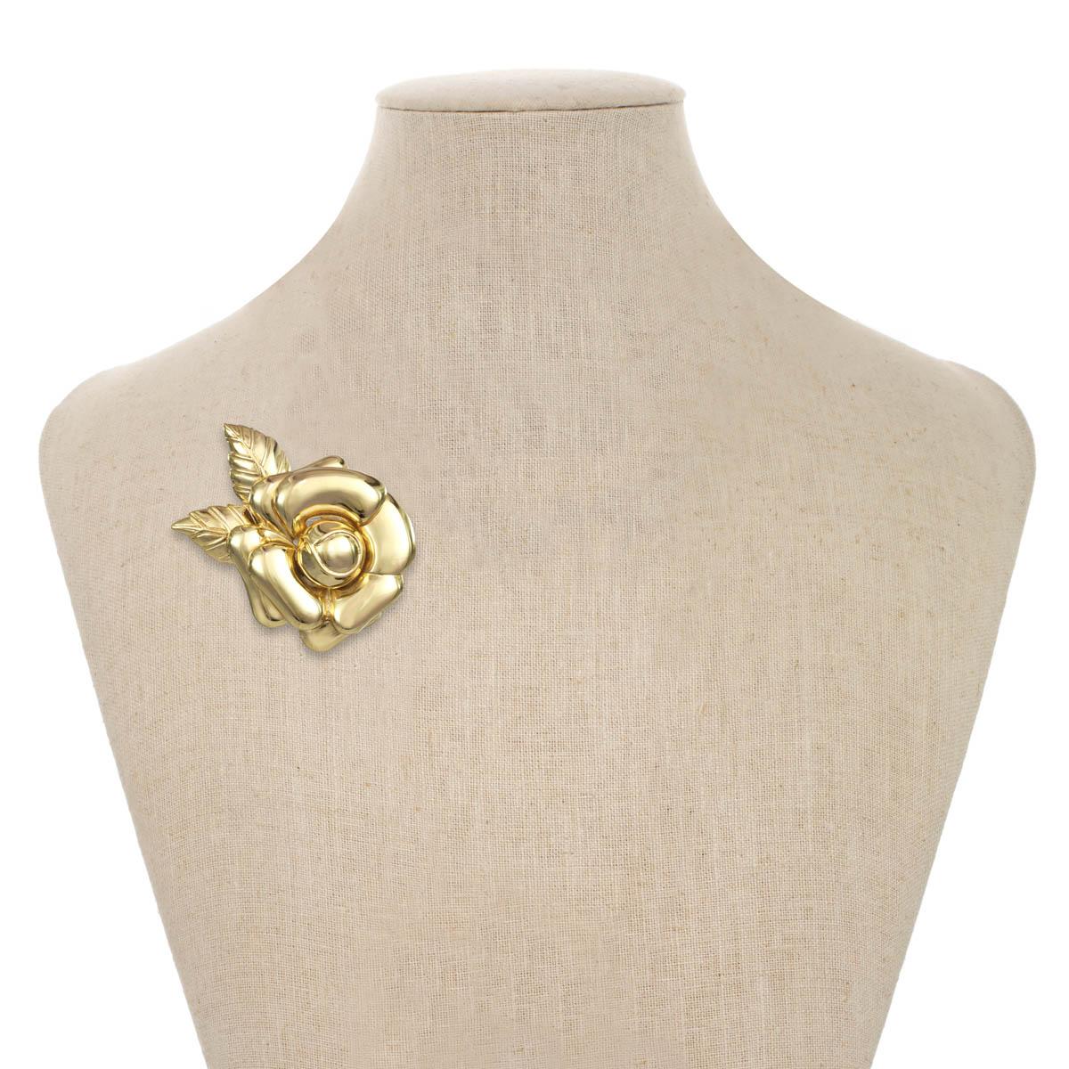 Pins are in! Bold and beautiful, this polished gold rose pin will look stunning on any jacket you choose, to transition from summer to fall!
Materials
Pewter
18K Gold Plating
Brass Pin and Catch
Dimensions:
Length: 3