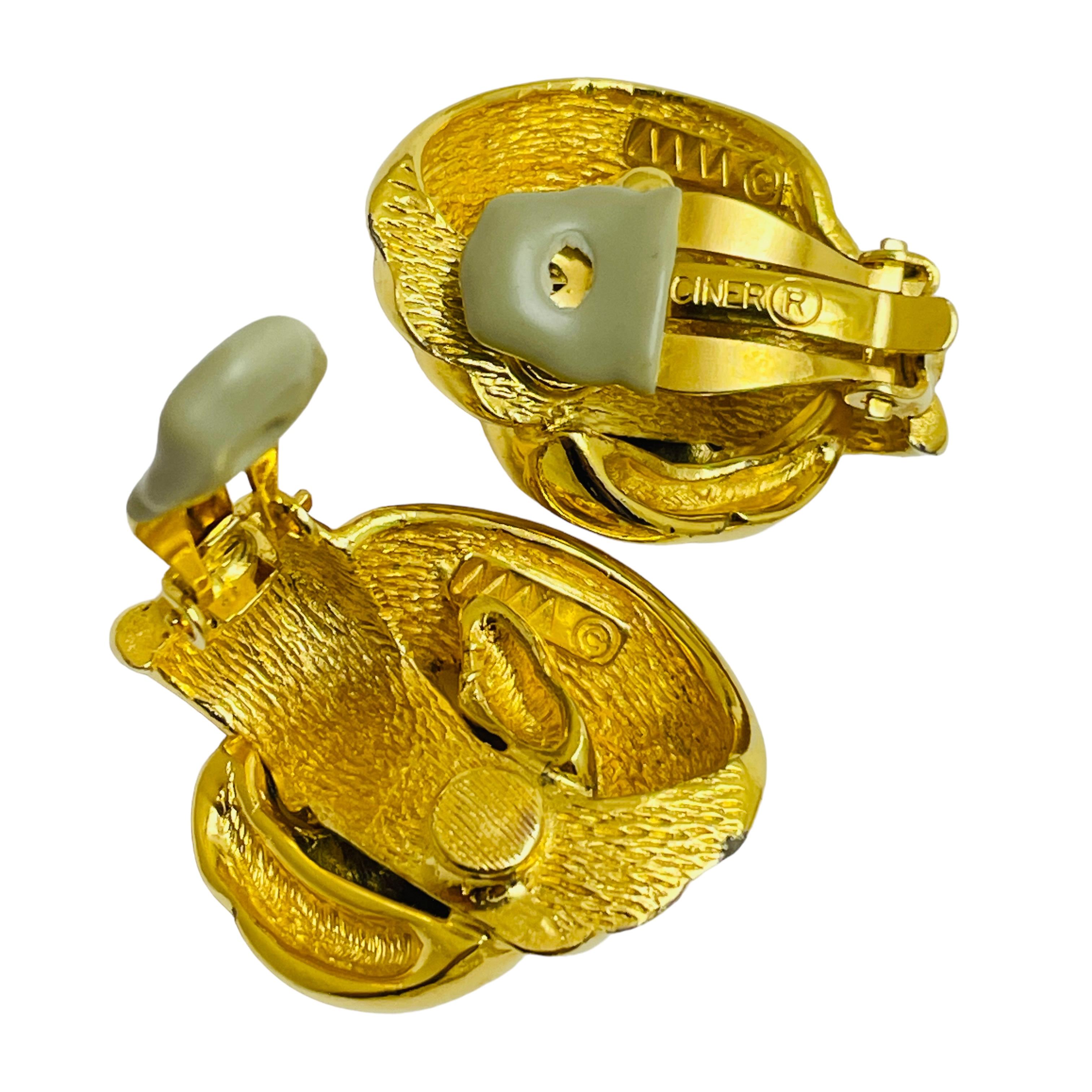 CINER signed vintage gold knot designer runway clip on earrings In Good Condition For Sale In Palos Hills, IL