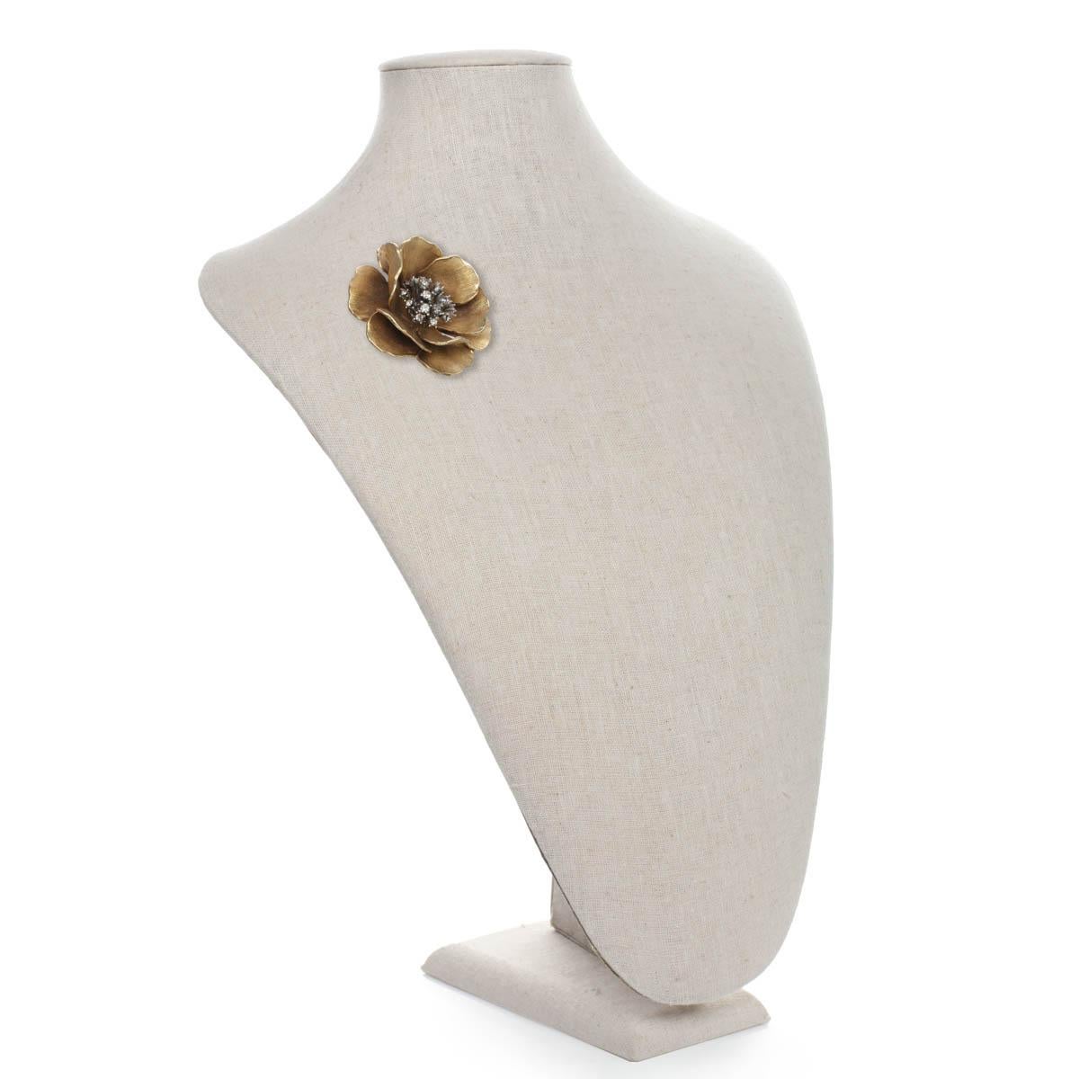 PLEASE NOTE: The pieces available are not vintage and are not reproductions.
CINER uses original models to produce our jewelry today. 

A bold  gold flower is the perfect accessory for a fun yet sophisticated look. You'll be wearing this piece all