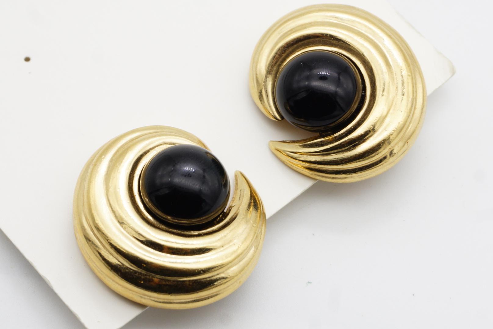 Ciner Vintage Large Textured Circle Crescent Black Cabochon Gold Clip Earrings For Sale 6