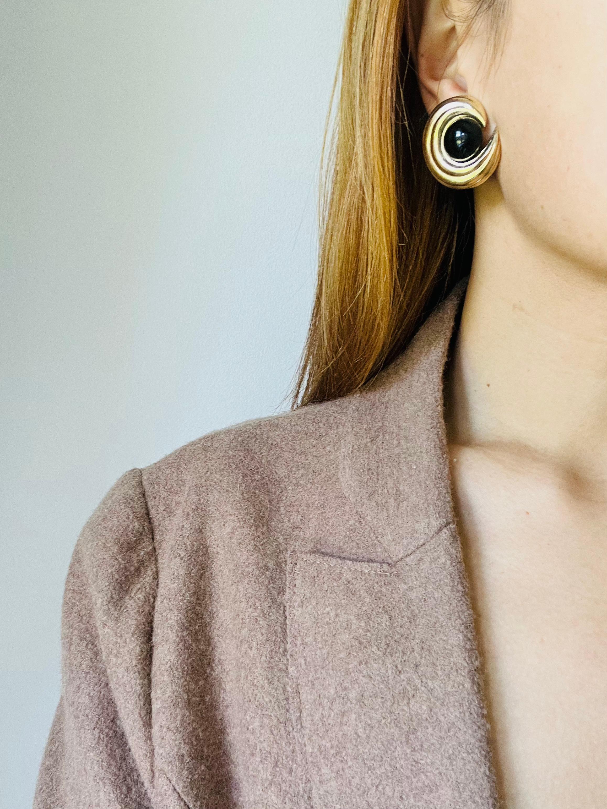 Ciner Vintage Large Textured Circle Crescent Black Cabochon Gold Clip Earrings For Sale 2