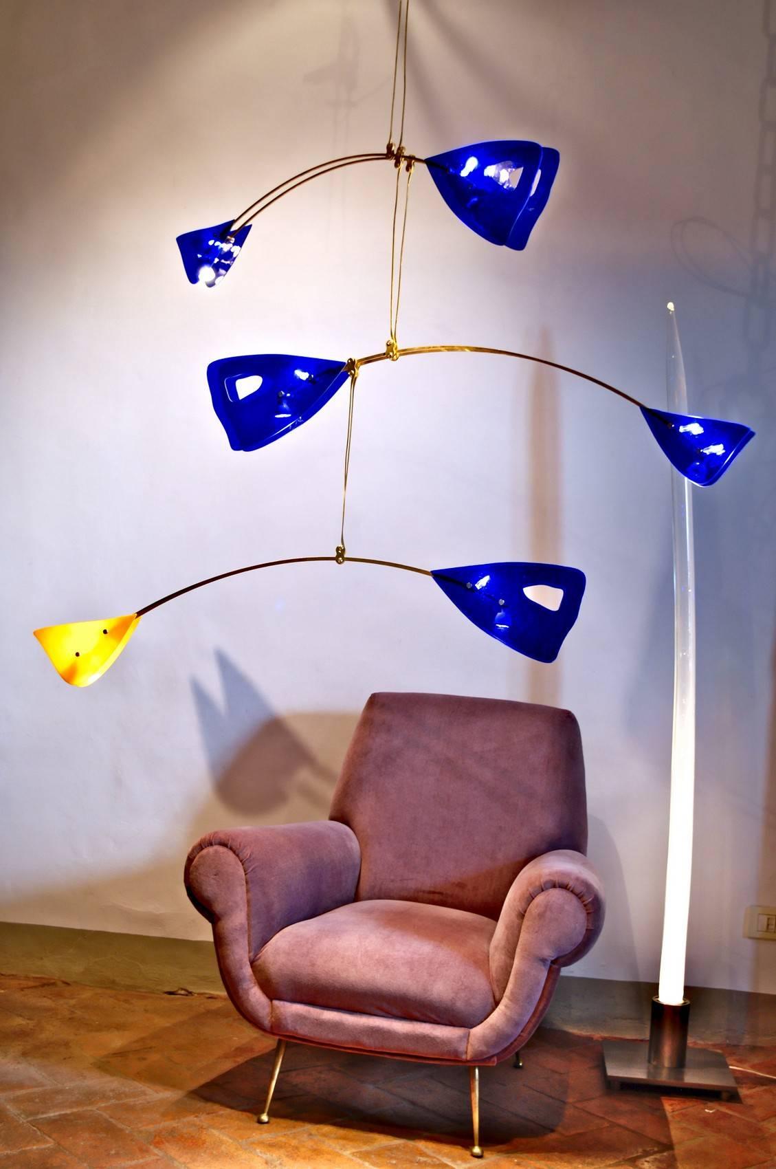 CINETICO lustre mobile sculpture en verre de Murano en laiton et cobalt enluminé en vente 5