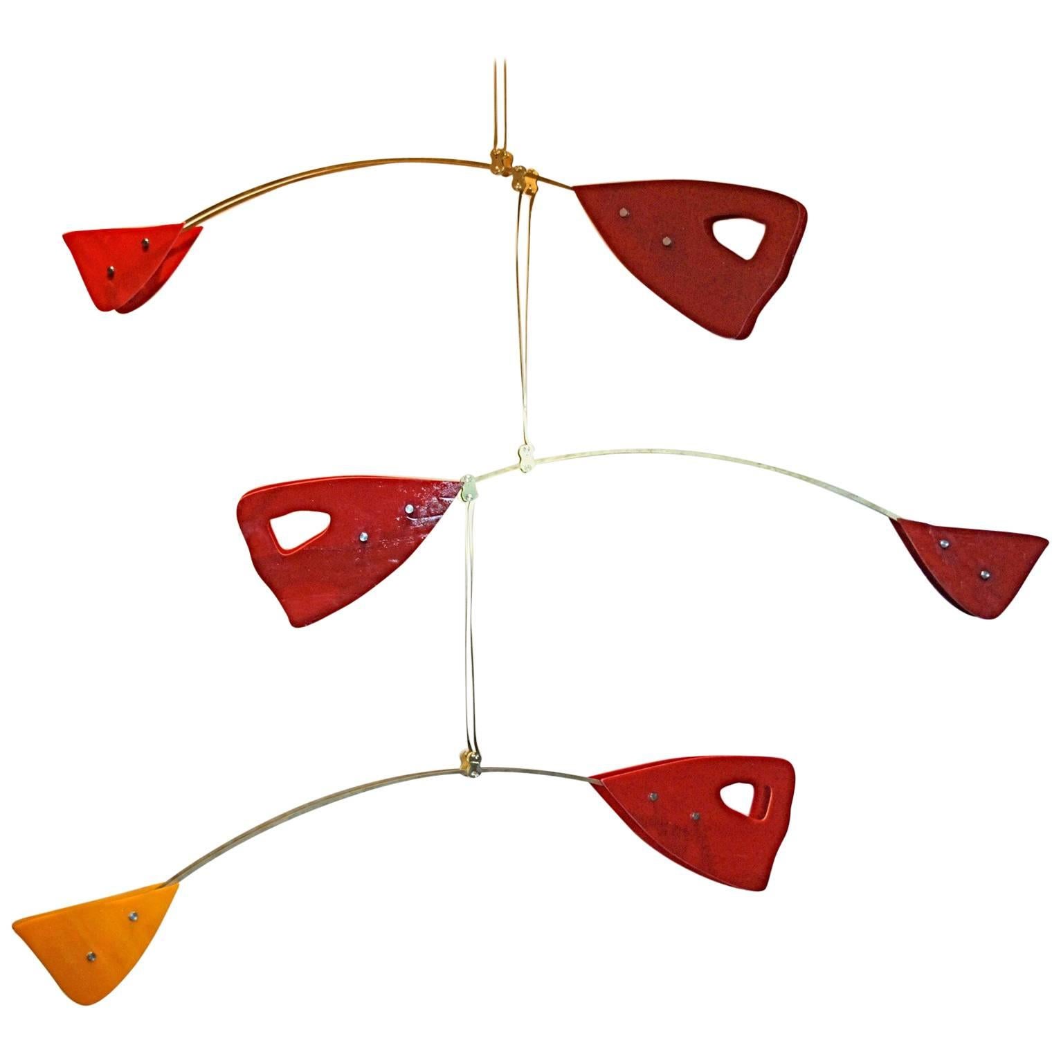 CINETICO Lampadario mobile in ottone e vetro di Murano Elementi in vetro rosso e giallo