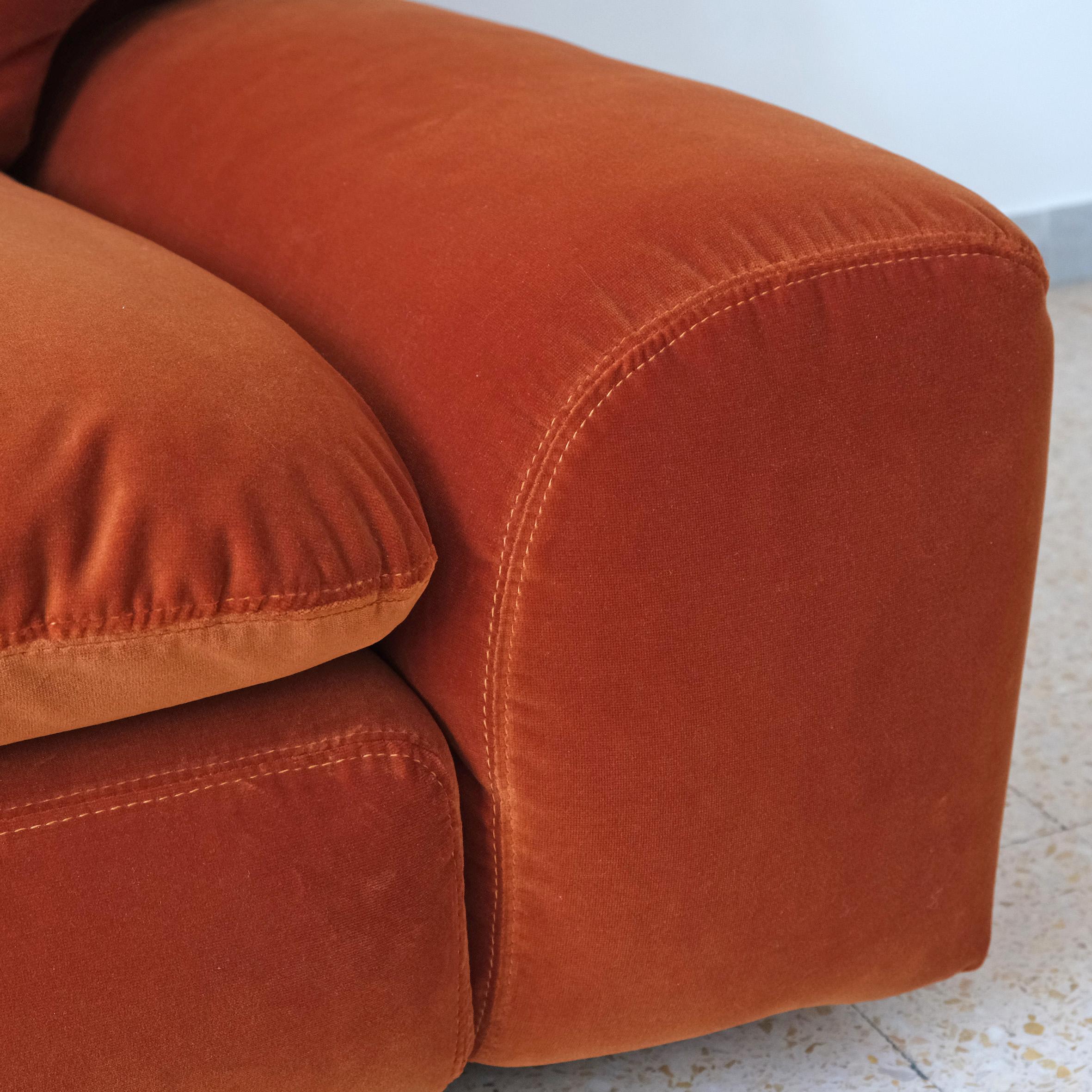 Moderne Cini Boeri, Bengodi, un canapé en velours, Arflex, 1974