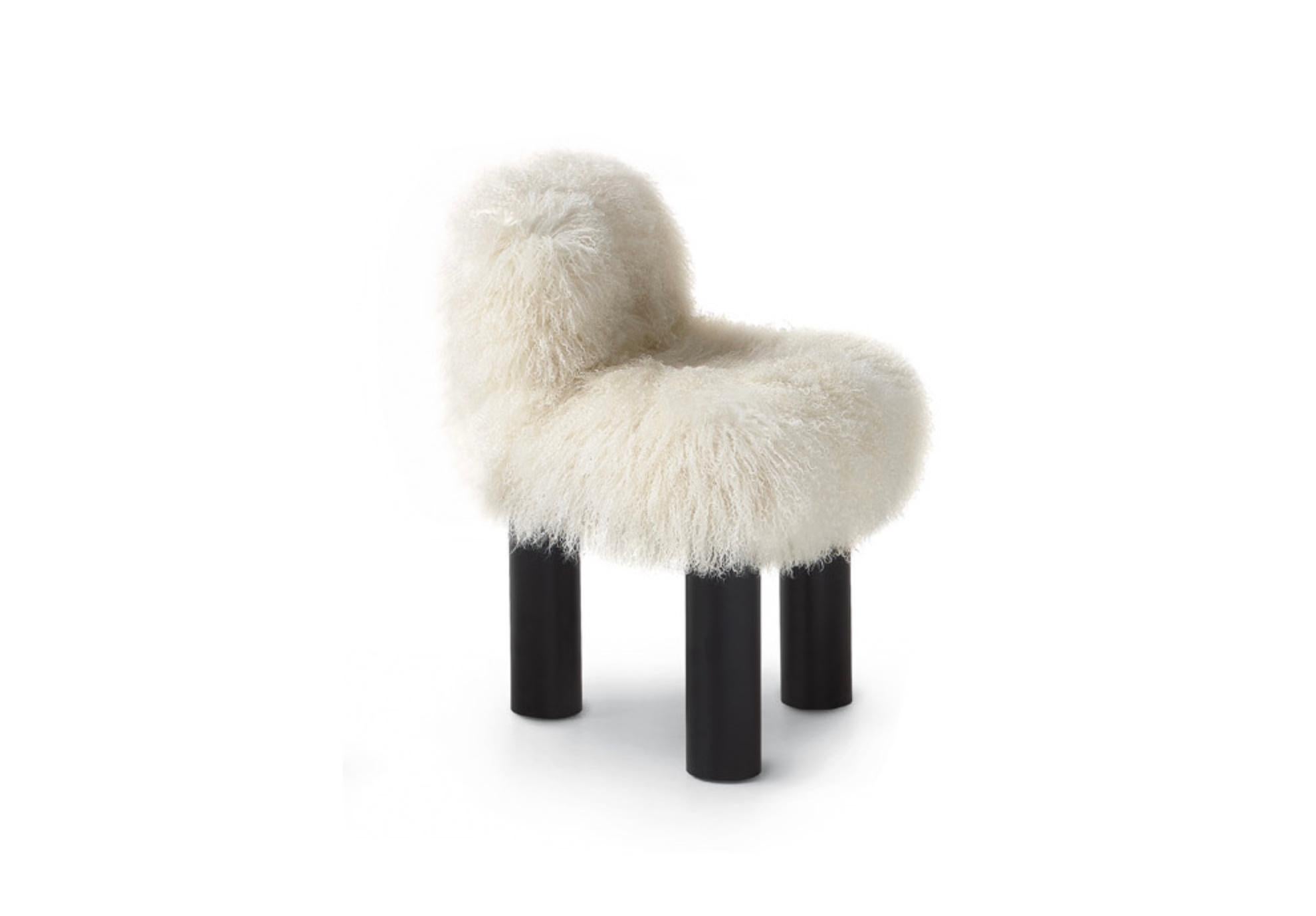 Silla alta Cini Boeri 'Botolo' de piel para Arflex. Diseñado en 1973, producción actual.

Cini Boeri diseñó Botolo en 1973, dando vida a un nuevo estilo de diseño, en el que podías elegir la altura de las patas para tener una silla de comedor en