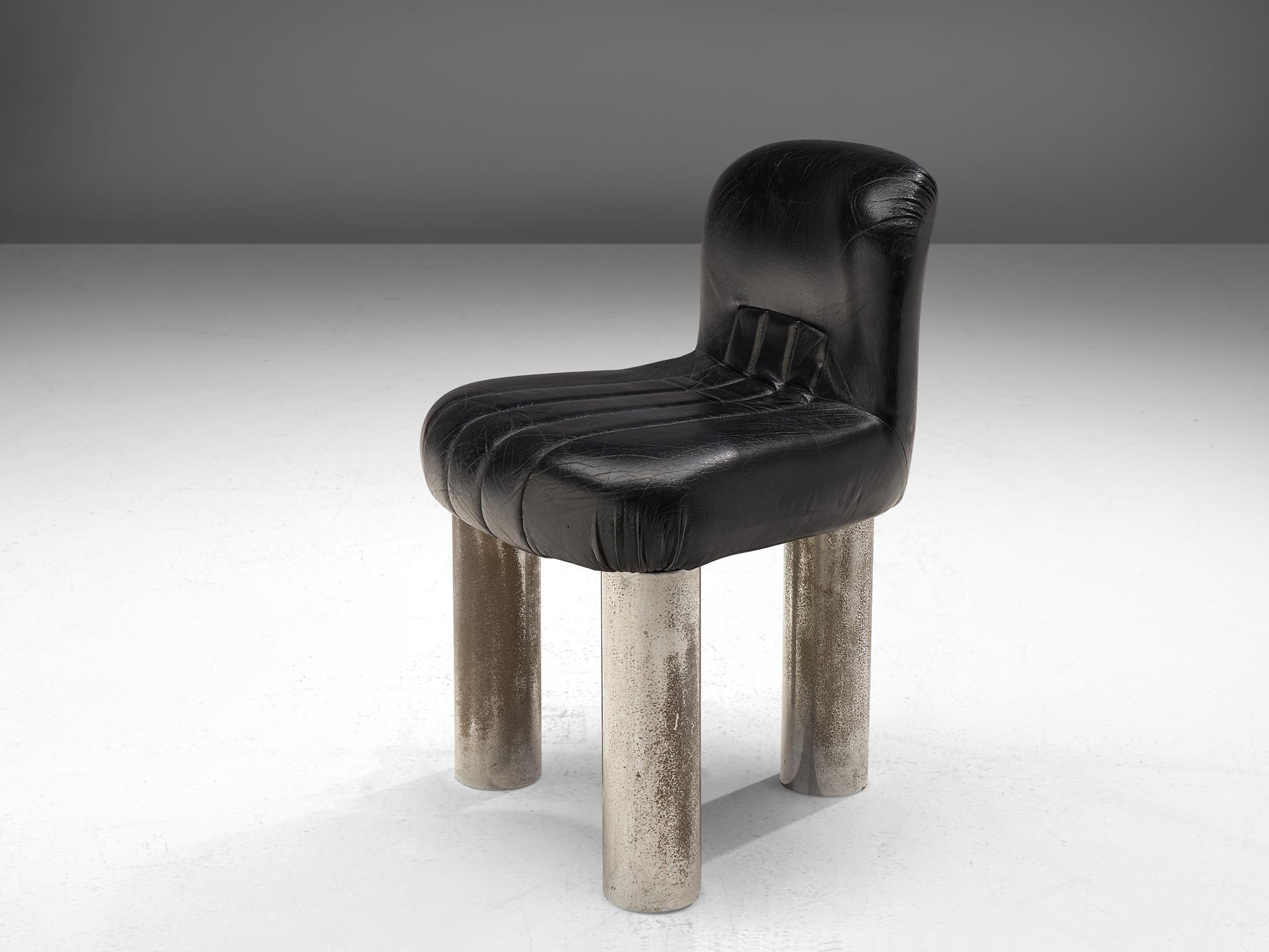 Cini Boeri for Arflex, 'Botolo' chair, leatherette and metal, Italy, 1973.

Stunning 'Botolo' model that is designed by Cini Boeri and made by the original manufacturer Gavina. The chair features three massive tubular metal legs with wheels