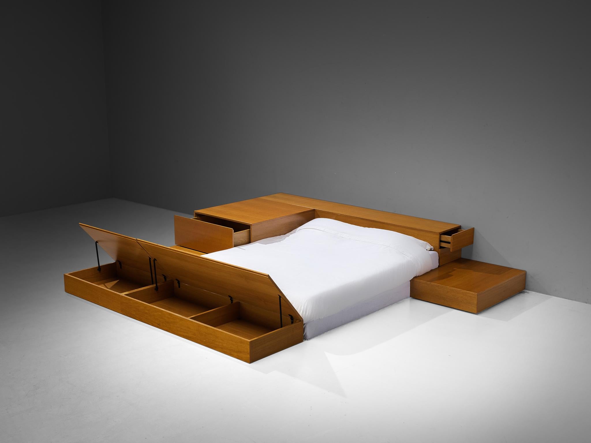 Cini Boeri für Arflex: Queen-Bett „Tuttoletto“ aus Eiche (Ende des 20. Jahrhunderts) im Angebot