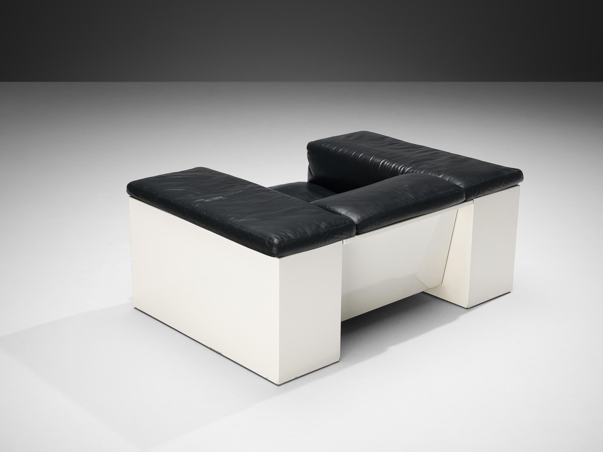 Cini Boeri for Knoll, armchair, model 'Brigadiere', leather, lacquered wood, Italy, 1976. 

Architectural 'Brigadiere' chair designed by Italian designer Cini Boeri for Knoll. This postmodern lounge chair are executed in refined black leather