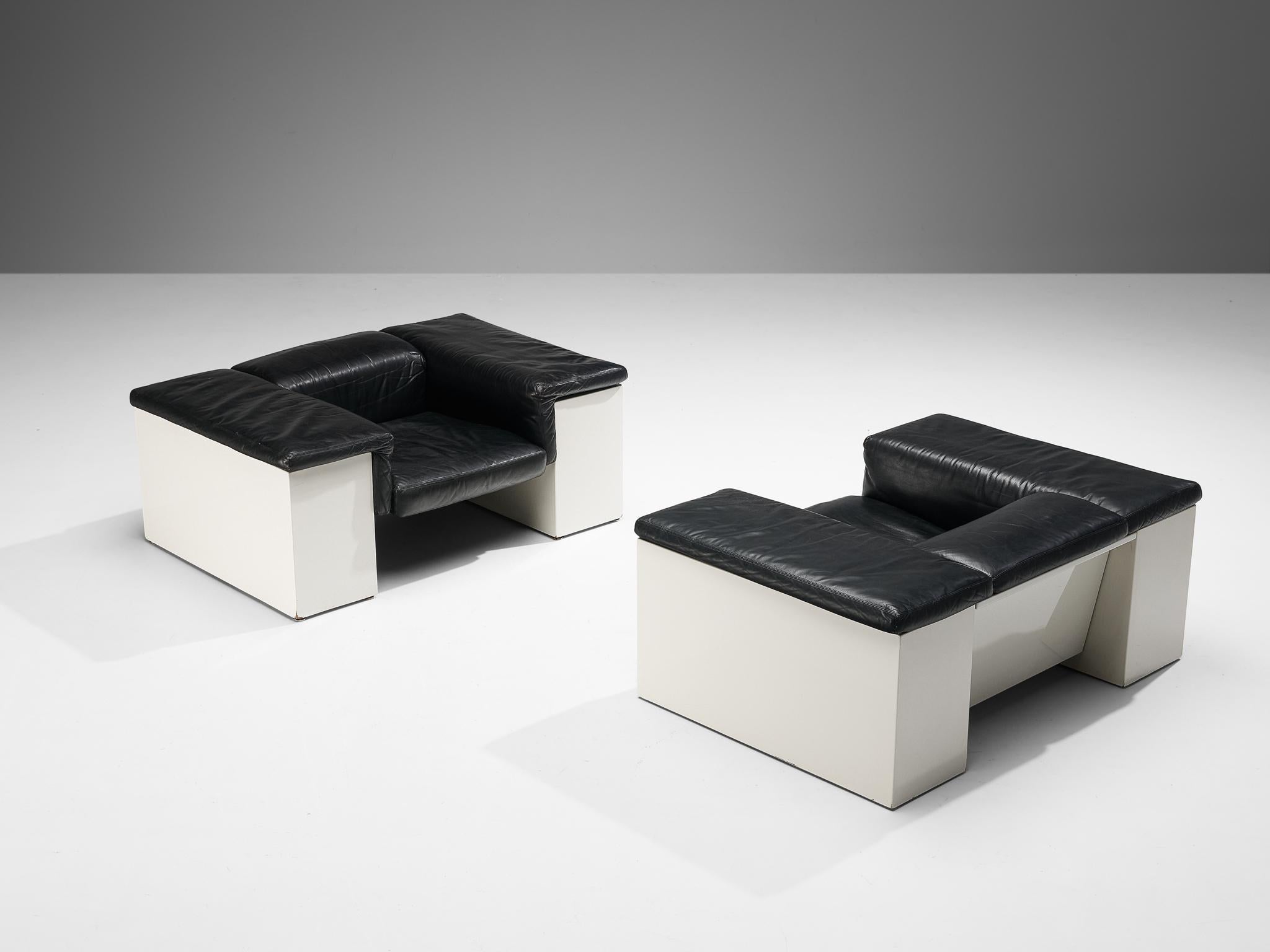 Cini Boeri for Knoll, armchairs, model 'Brigadiere', leather, lacquered wood, Italy, 1976. 

Architectural 'Brigadiere' living room set designed by Italian designer Cini Boeri for Knoll. The postmodern lounge chairs are executed in refined black