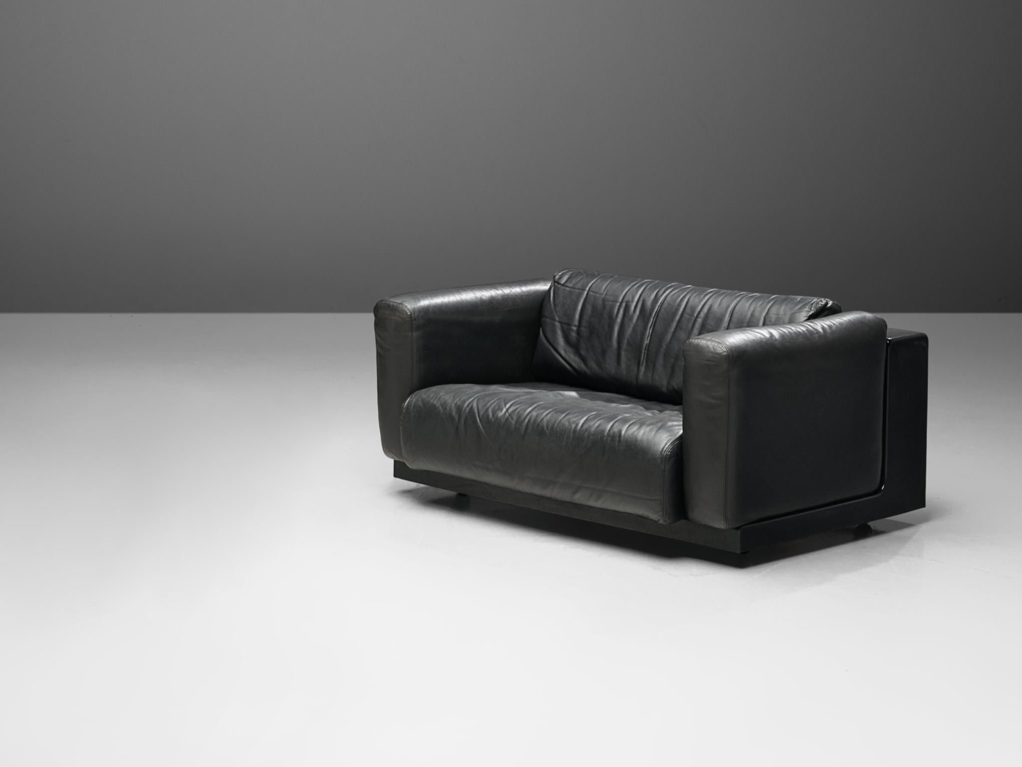 Cini Boeri for Knoll, pair of love seats, part of the 'Gradual' set, black leather, fiberglass, Italy, 1970s.

This pair of stunning black love seats was designed by Cini Boeri for Knoll and is part of the 'Gradual' sectional sofa. The design is