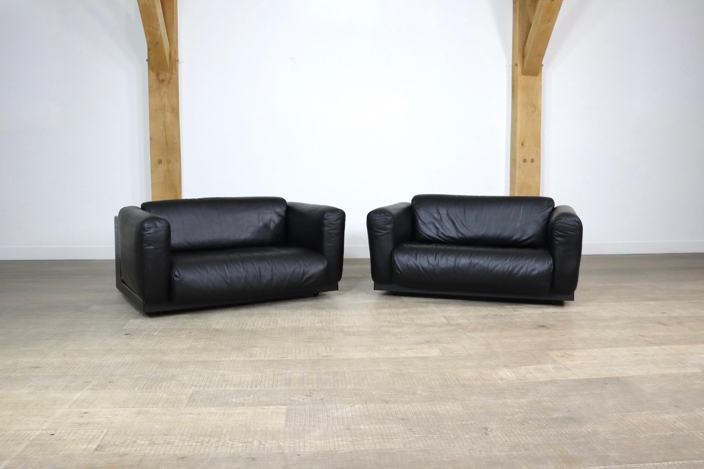 Amazing pair of Gradual sofas/ loveseats in black leather by Cini Boeri for Knoll, Italy 1970s. This sophisticated, yet practical design will be the perfect addition to your modern interior. The storage space in the back is the ideal combination to