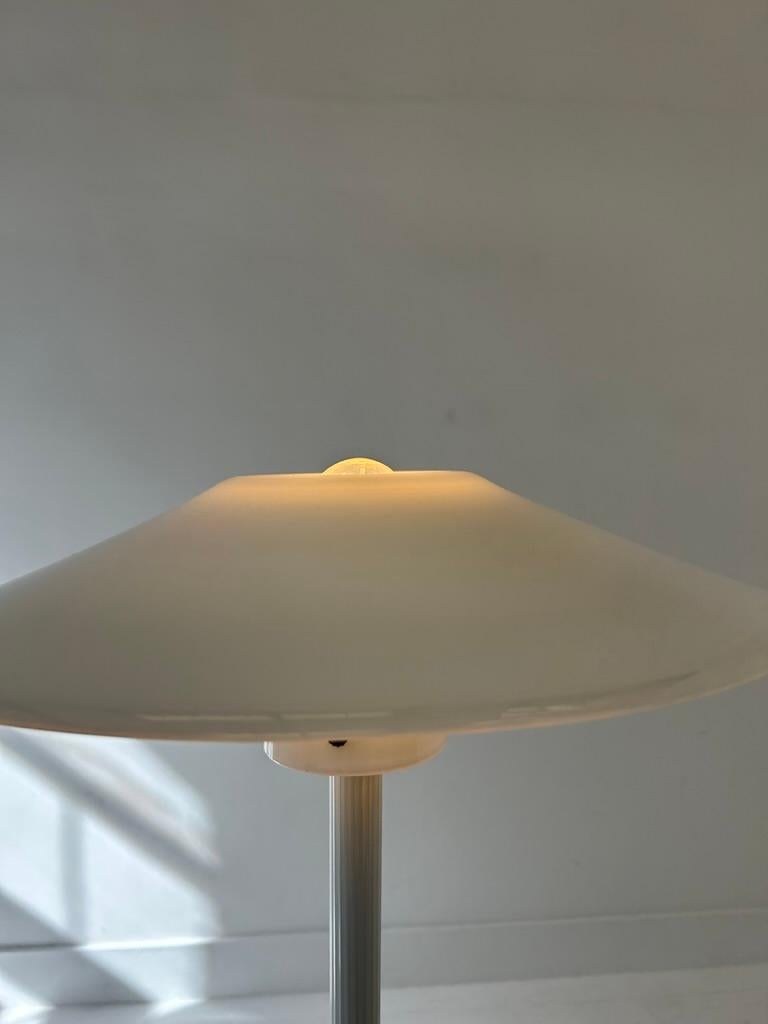 Late 20th Century Cini Boeri Hand Blown Murano Milk Glass White Table Lamp For Sale