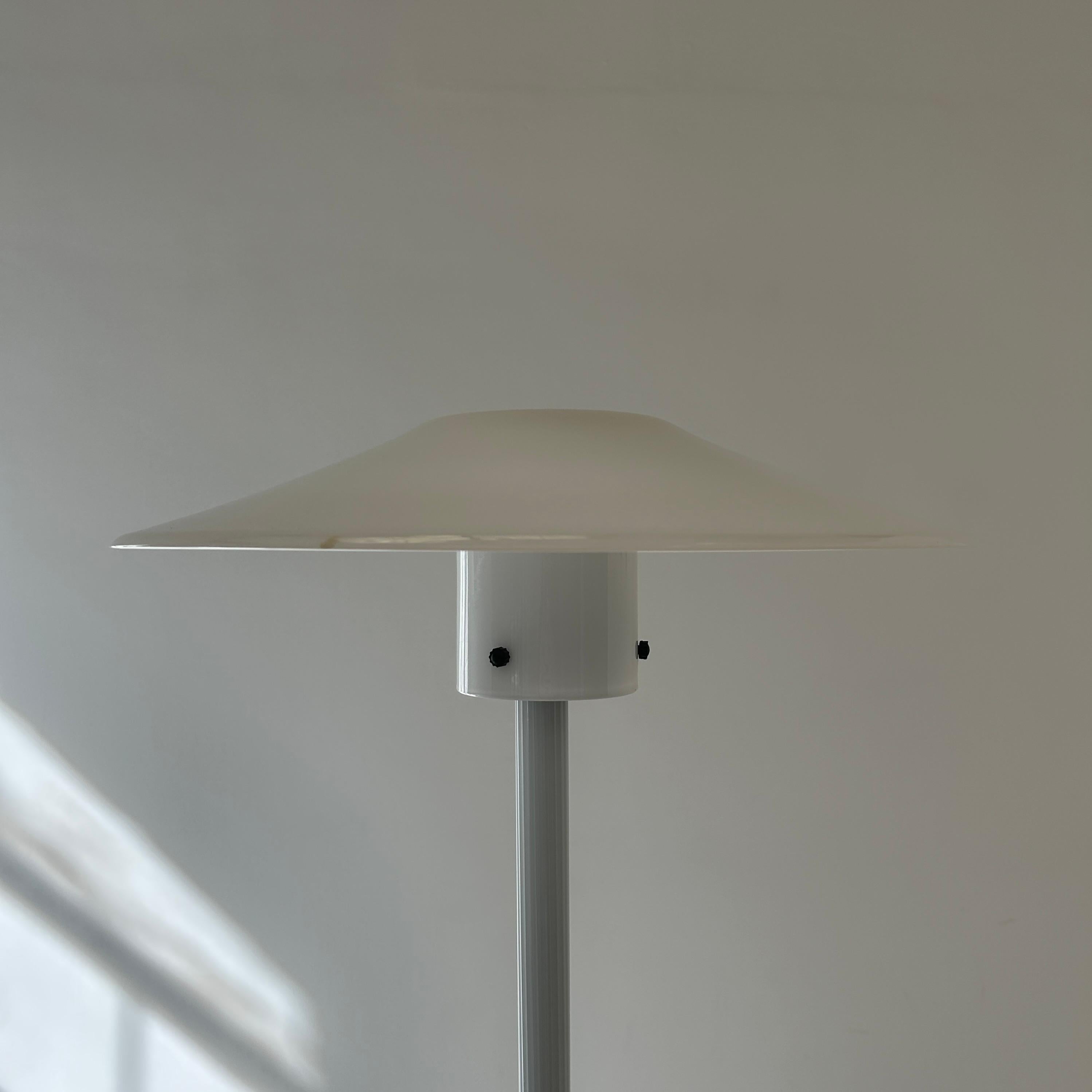 Cini Boeri Hand Blown Murano Milk Glass White Table Lamp For Sale 1