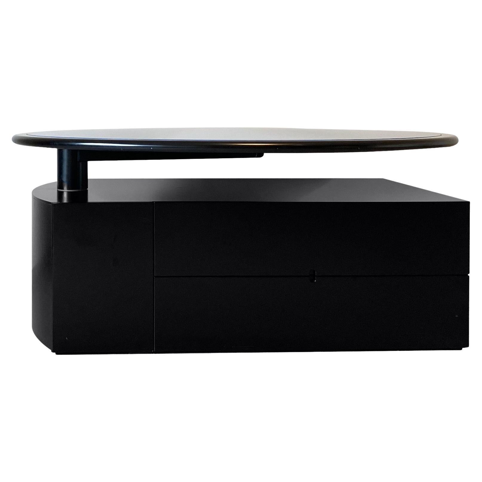 Voici la table Malibu de Cini Boeri - une création exquise du célèbre designer italien Cini Boeri en collaboration avec l'emblématique maison d'édition italienne Arflex. 

La conception modulaire de la table Malibu est une célébration de la