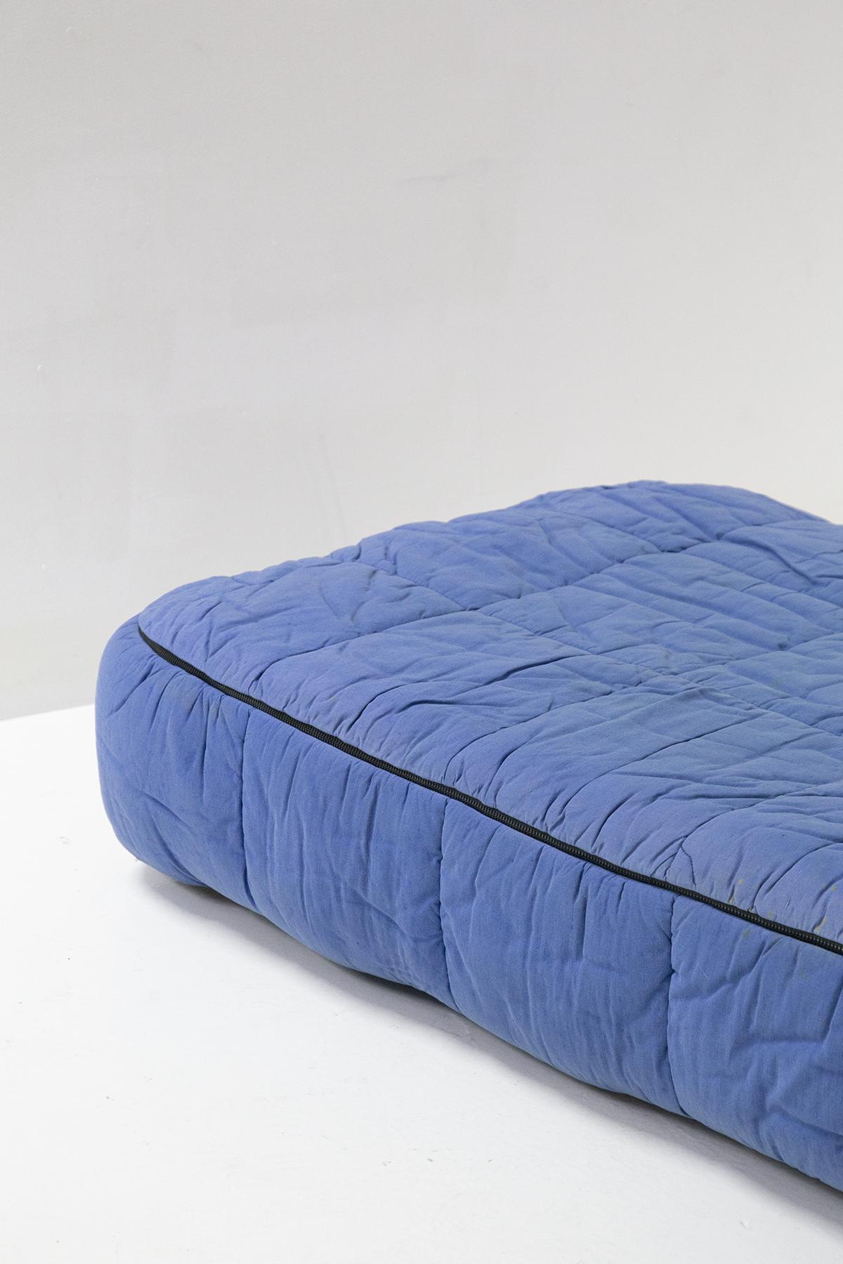 Single bed designed by Cini Boeri for the Italian manufacturer Arflex, model 