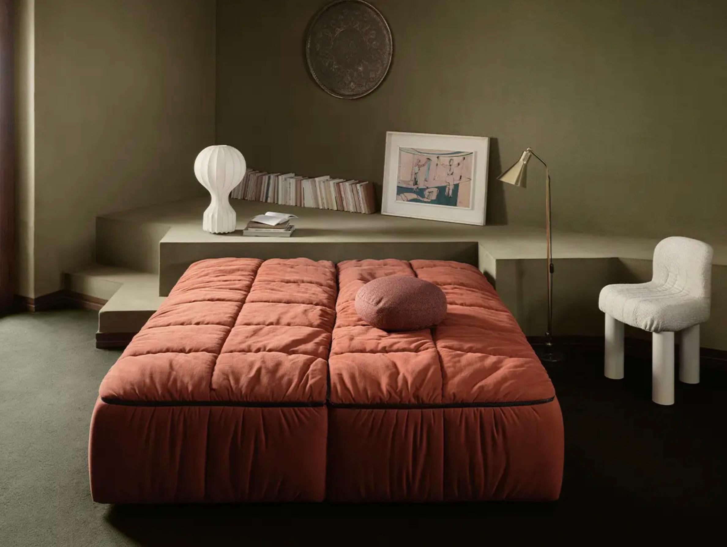 Cini Boeri 'Strips' Large Bed for Arflex. Designed in 1972, current production.

At the end of the 60s, the architect Cini Boeri revolutionizes the furniture market with her model, that is now an 