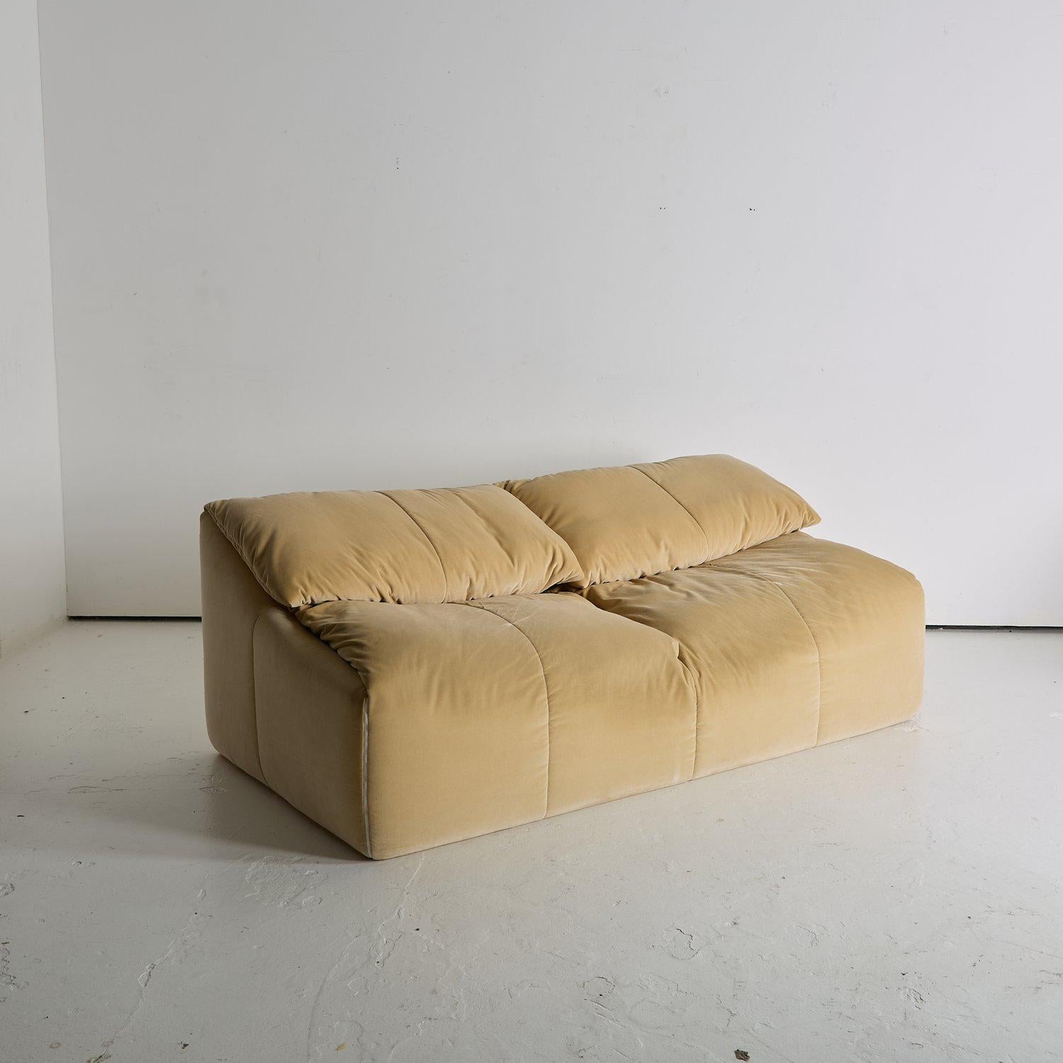 Ultra cushy, the ‘Plumy’, designed by Annie Hieronimus for Cinna / Ligne Roset, gives the illusion of sinking into a cloud. 

Originally produced in the 1980s, it boasts original heavy cream upholstery with signature zippered corners. This is a