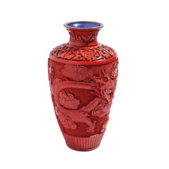 Zinnoberfarbene Vase auf Messing, innen emailliert, um 1950