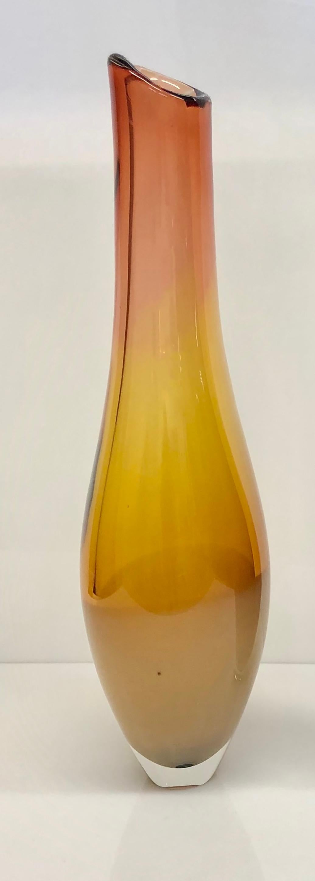 Cinnamon ochre Cigarillo tall vessel In New Condition For Sale In London, GB